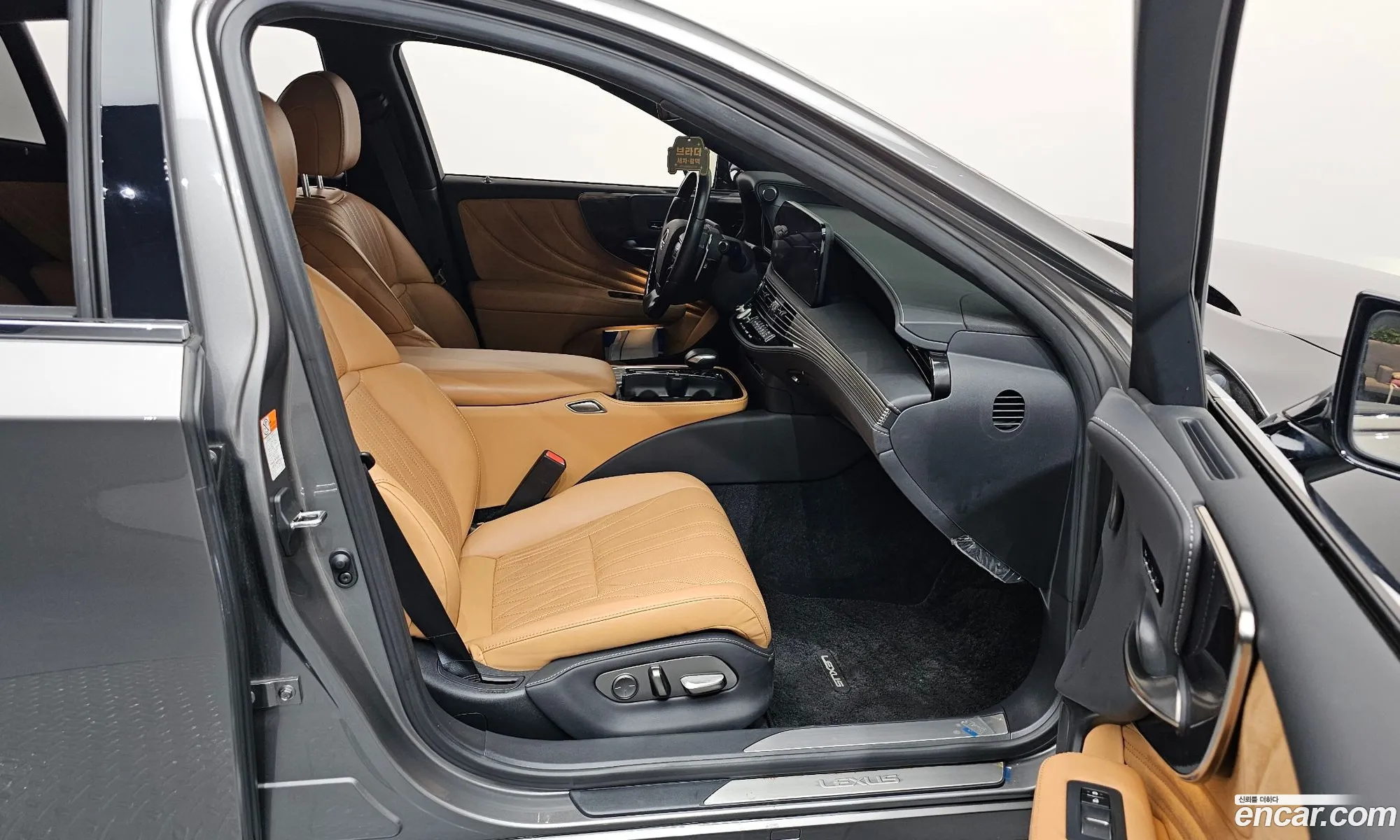 Lexus LS500 2022 JTHD51GF7N5010455 — 38