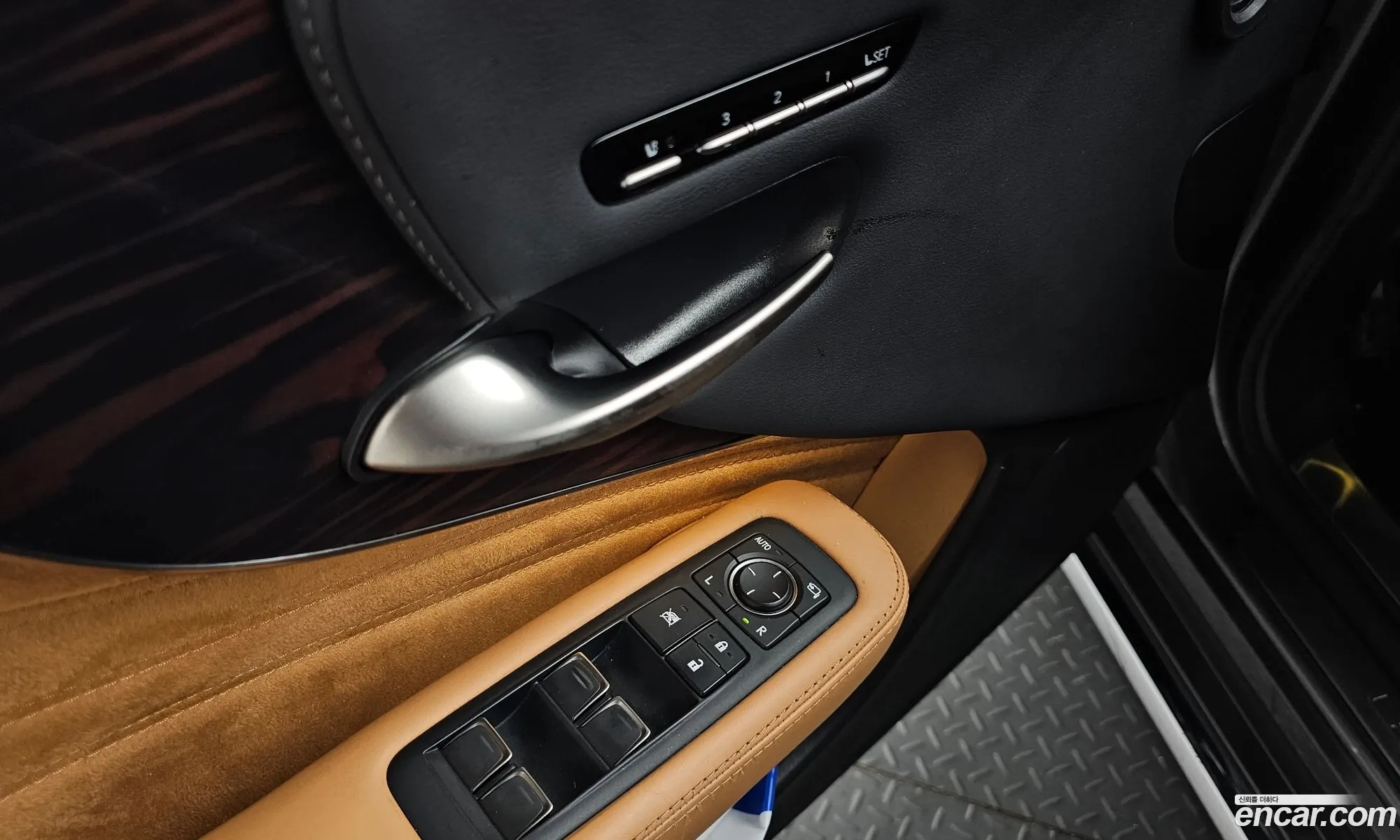 Lexus LS500 2022 JTHD51GF7N5010455 — 25