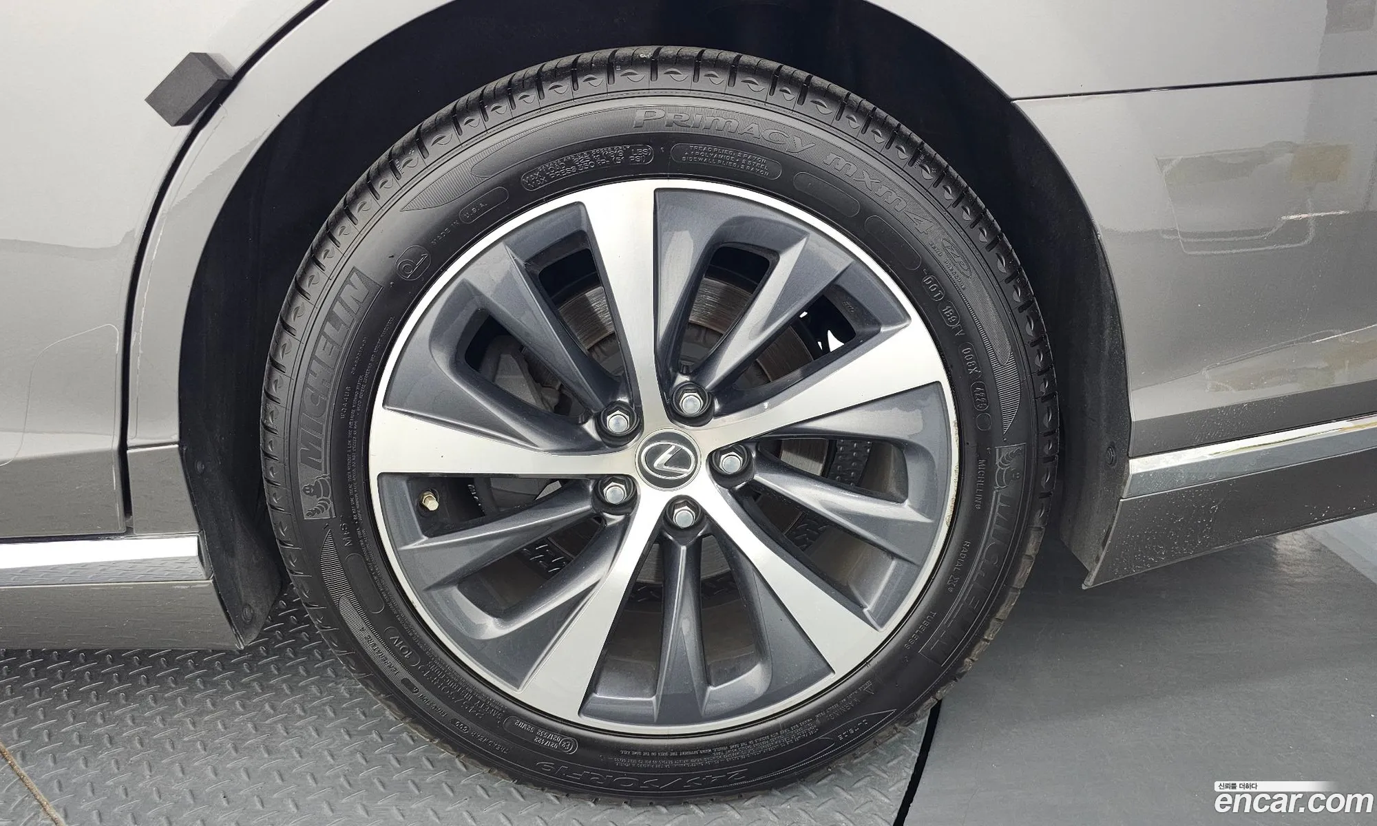 Lexus LS500 2022 JTHD51GF7N5010455 — 36