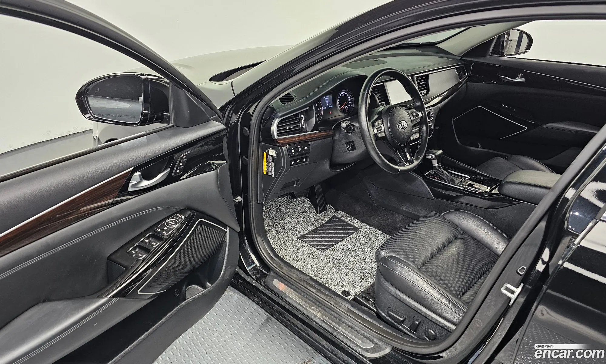 Kia K7 2019 — 24