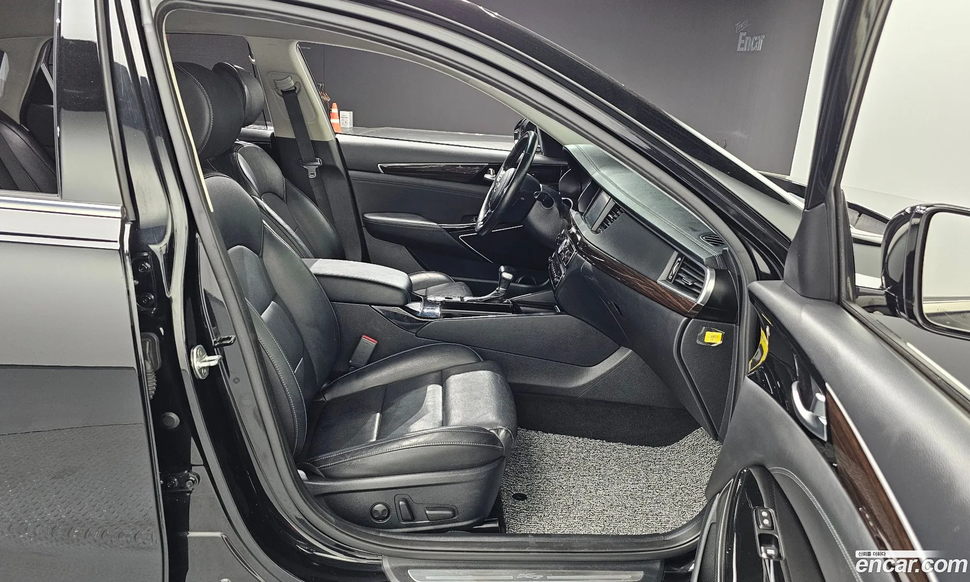 Kia K7 2019 — 23