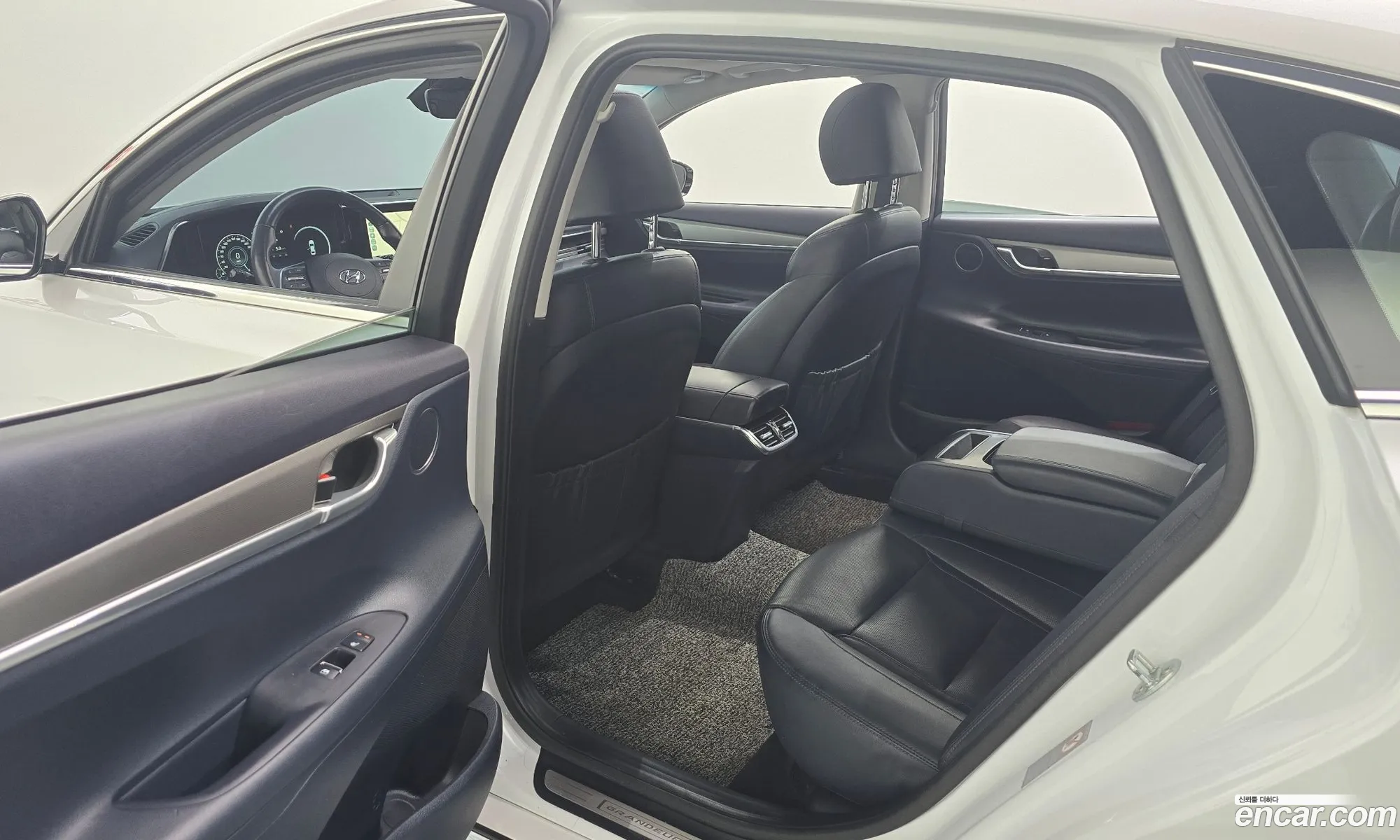 Hyundai Grandeur IG 2019 — 29
