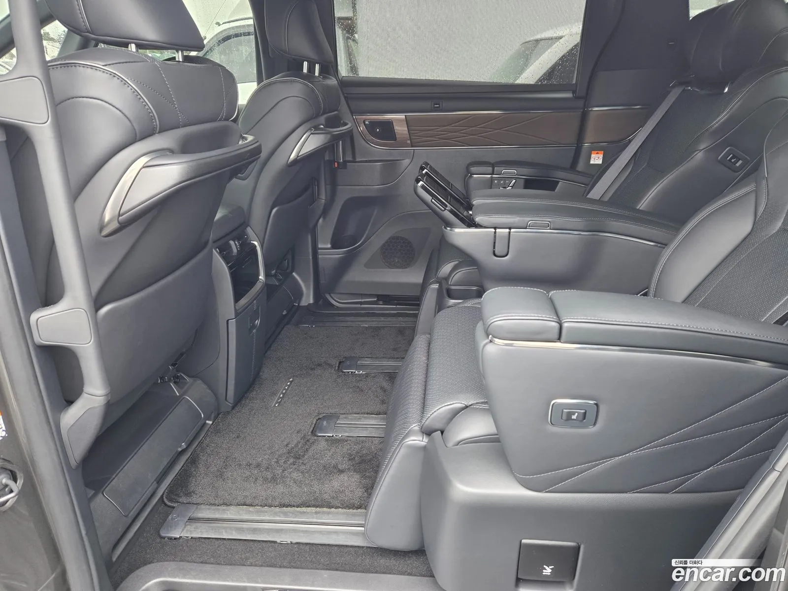 Toyota Alphard 2024 — 7