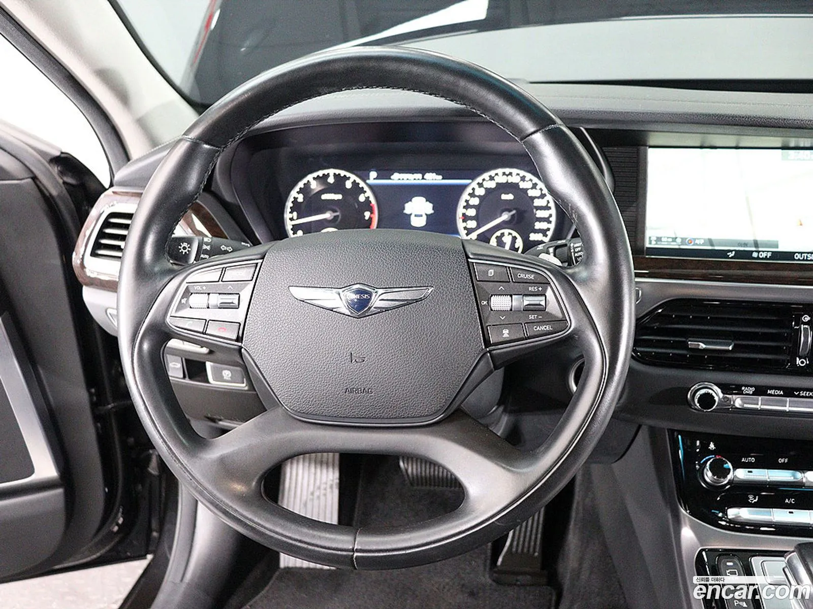 Genesis EQ900 2018 — 15