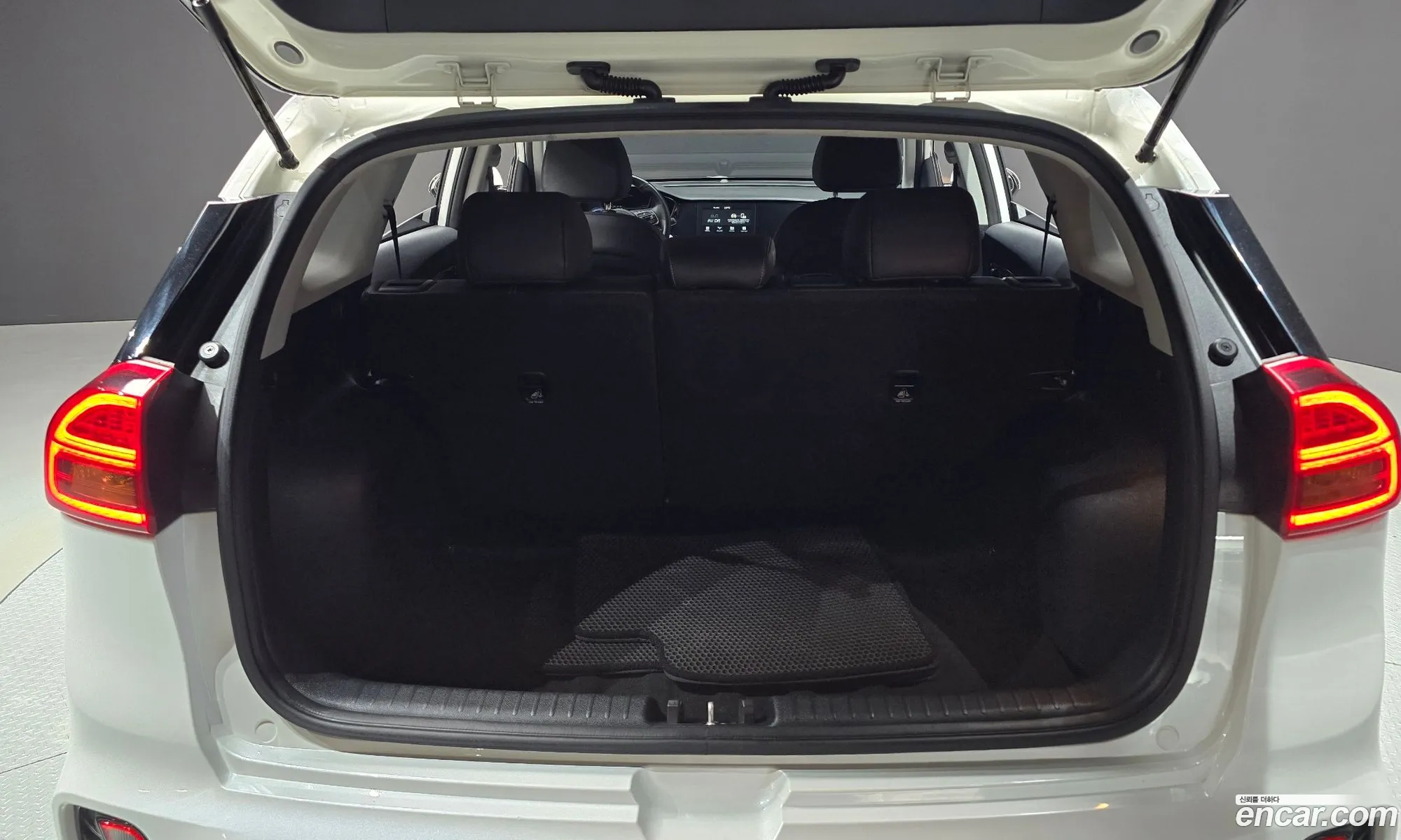 Kia Niro 2019 KNACB81CGLA348643 — 17