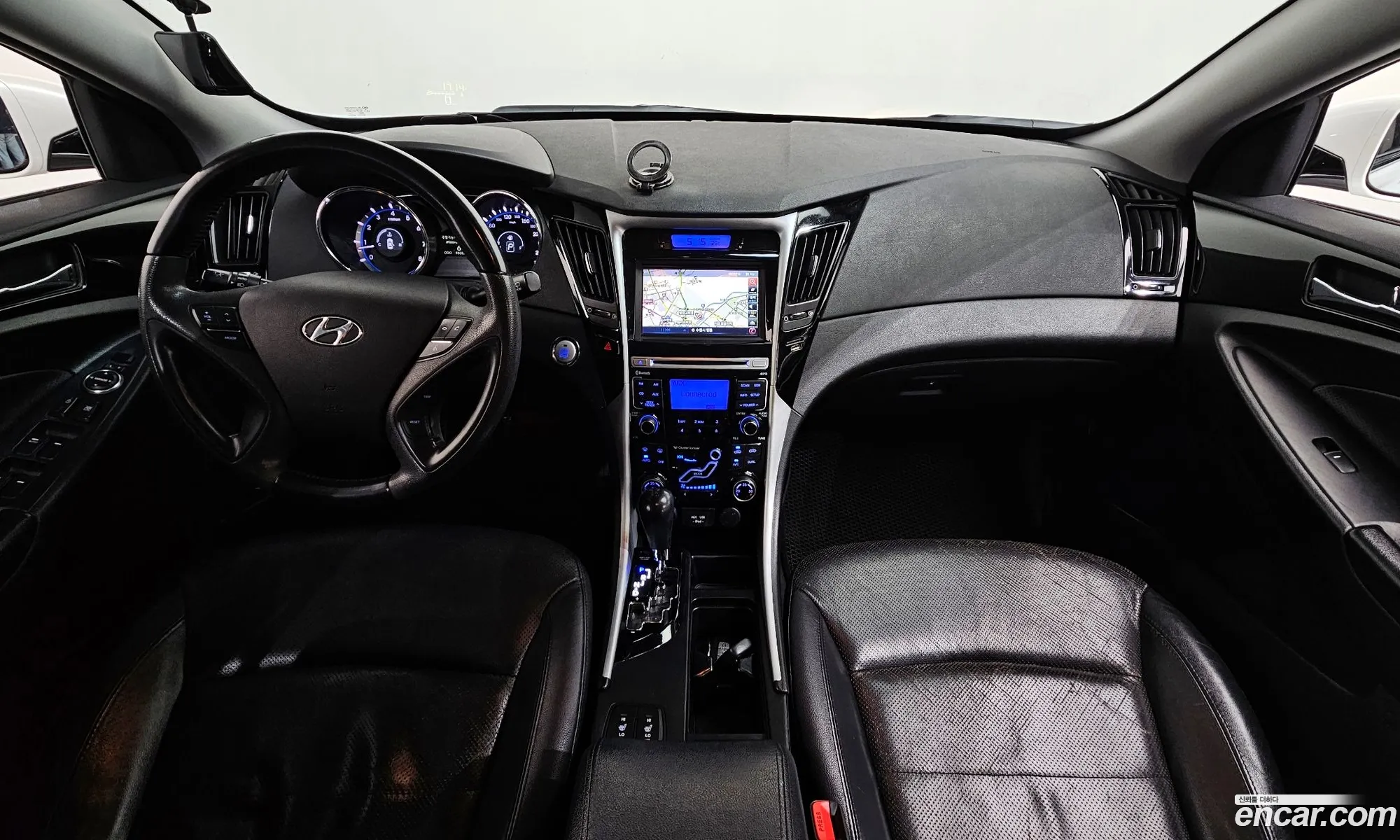 Hyundai YF Sonata 2011 KMHEC41BBBA342639 — 2