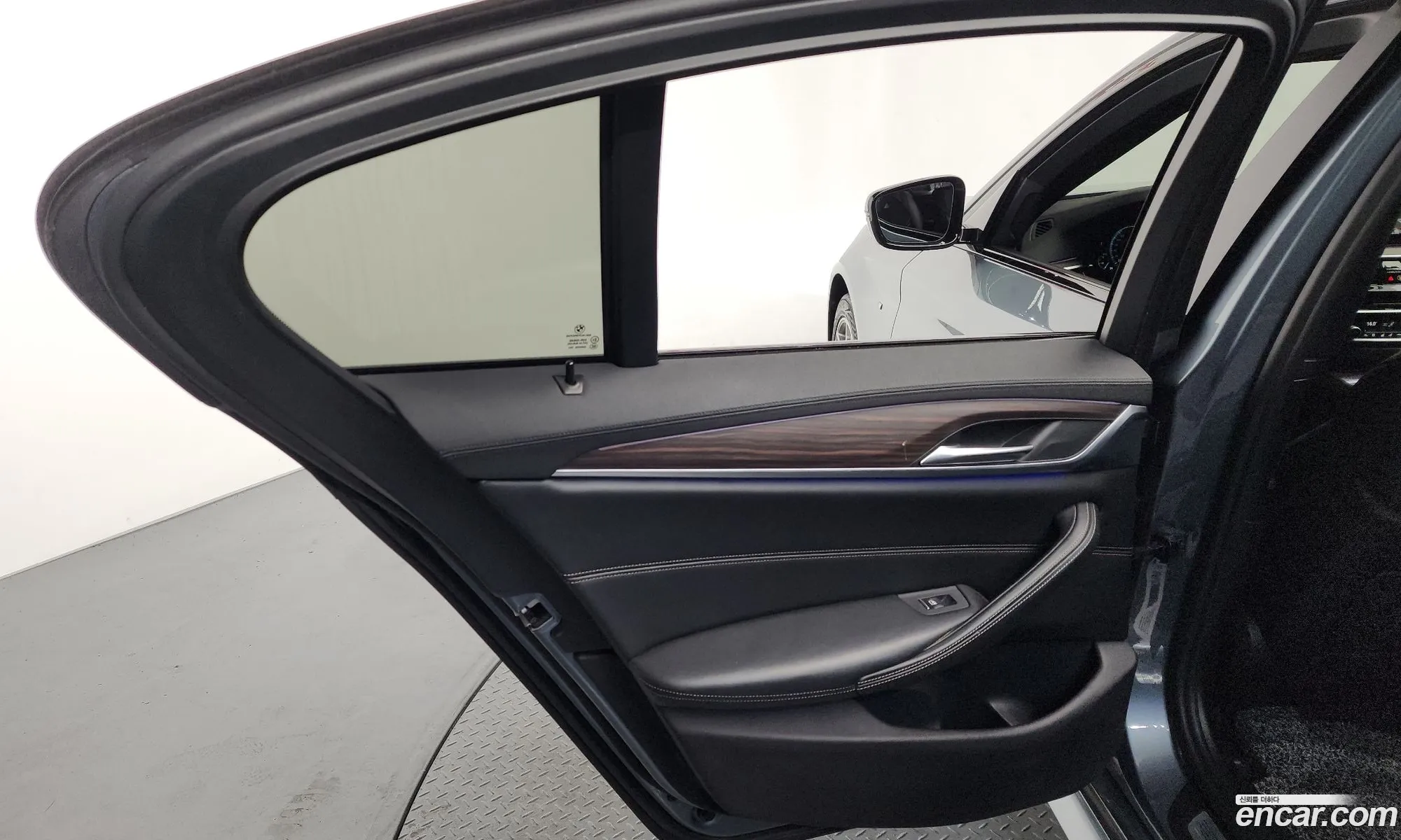 BMW 5 Series 2017 — 32
