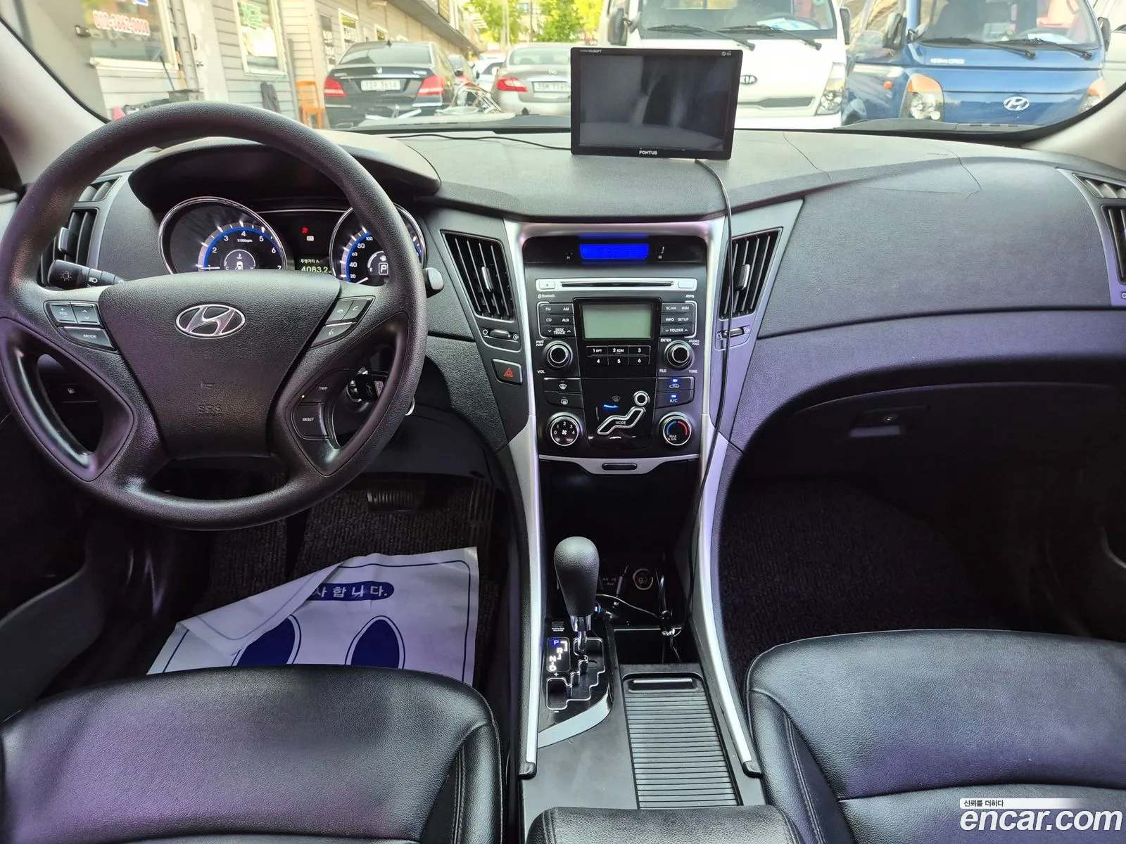 Hyundai YF Sonata 2011 — 16