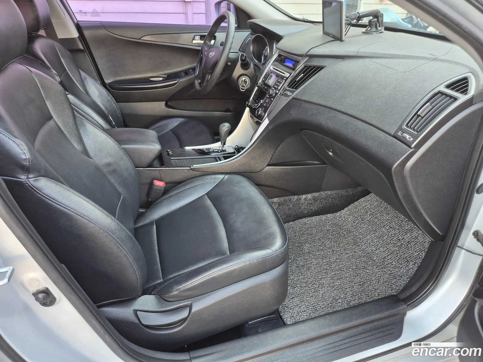 Hyundai YF Sonata 2011 — 14
