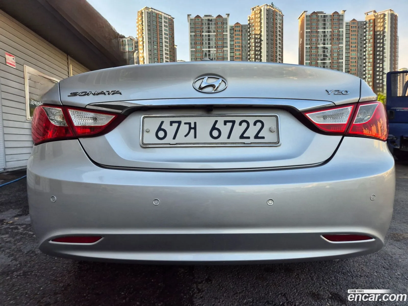 Hyundai YF Sonata 2011 — 17