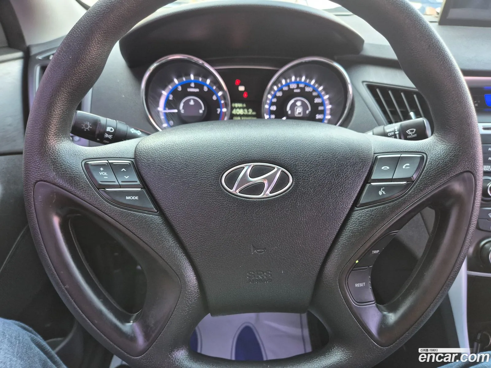 Hyundai YF Sonata 2011 — 13