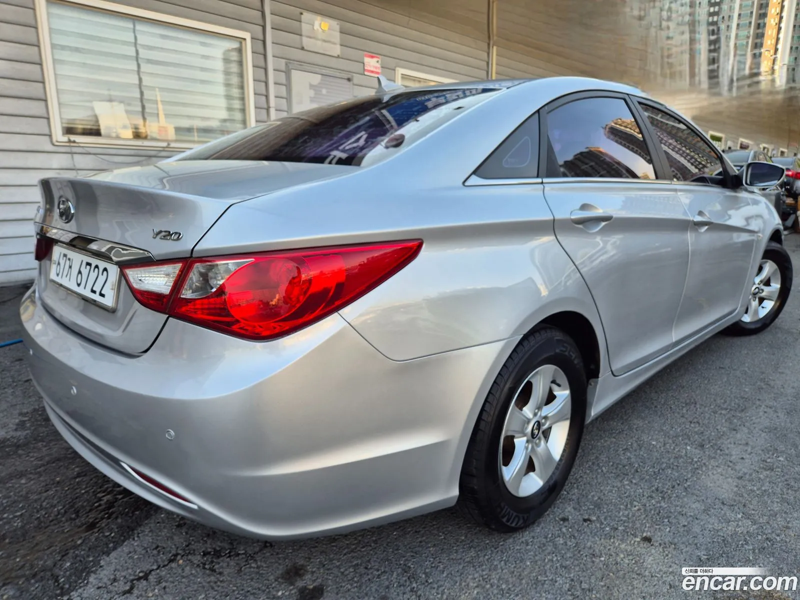 Hyundai YF Sonata 2011 — 11