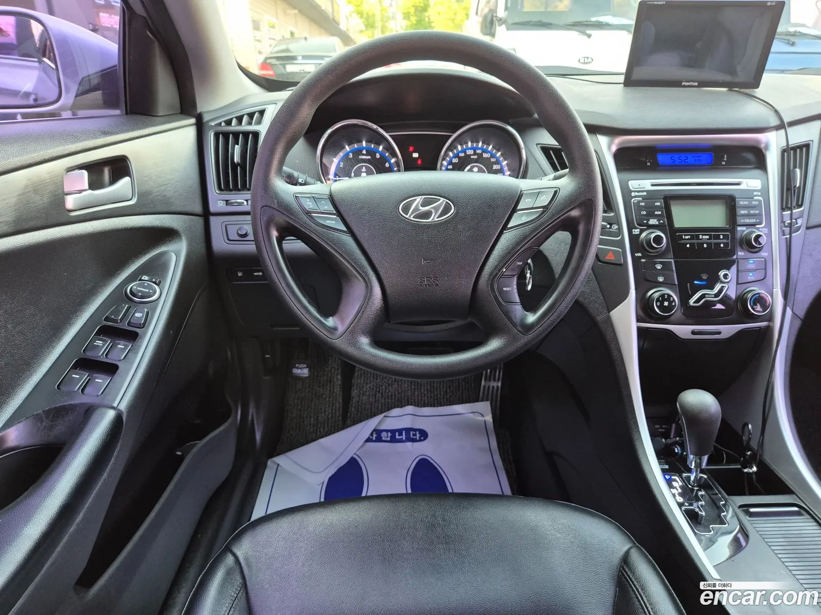 Hyundai YF Sonata 2011 — 18