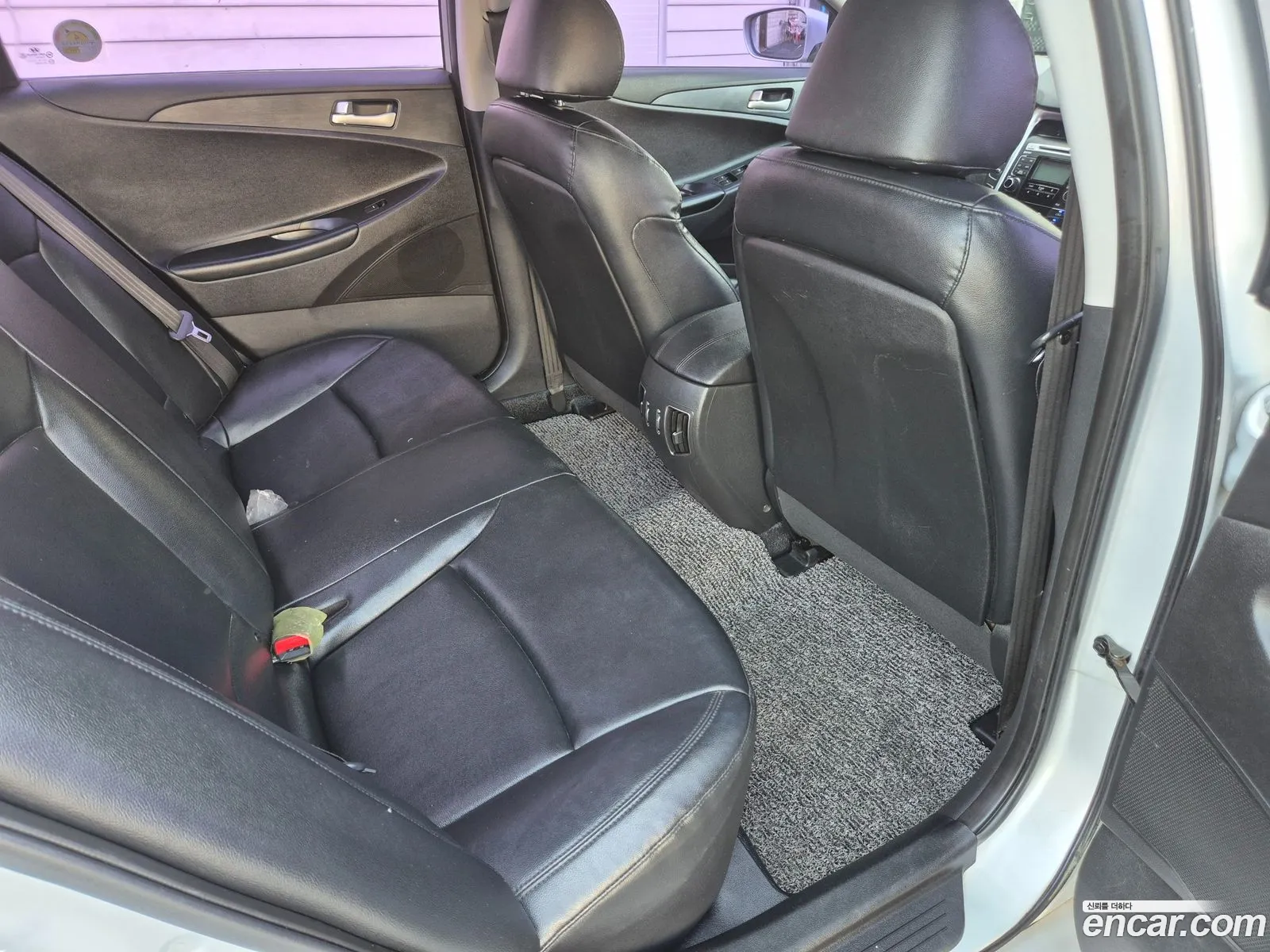 Hyundai YF Sonata 2011 — 15