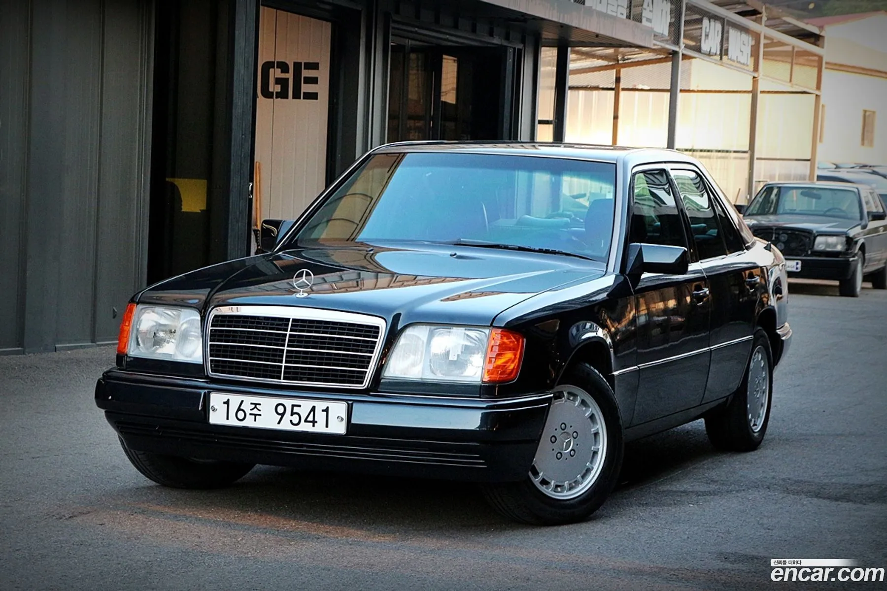 Mercedes-Benz E-Class W124 1995 — 19