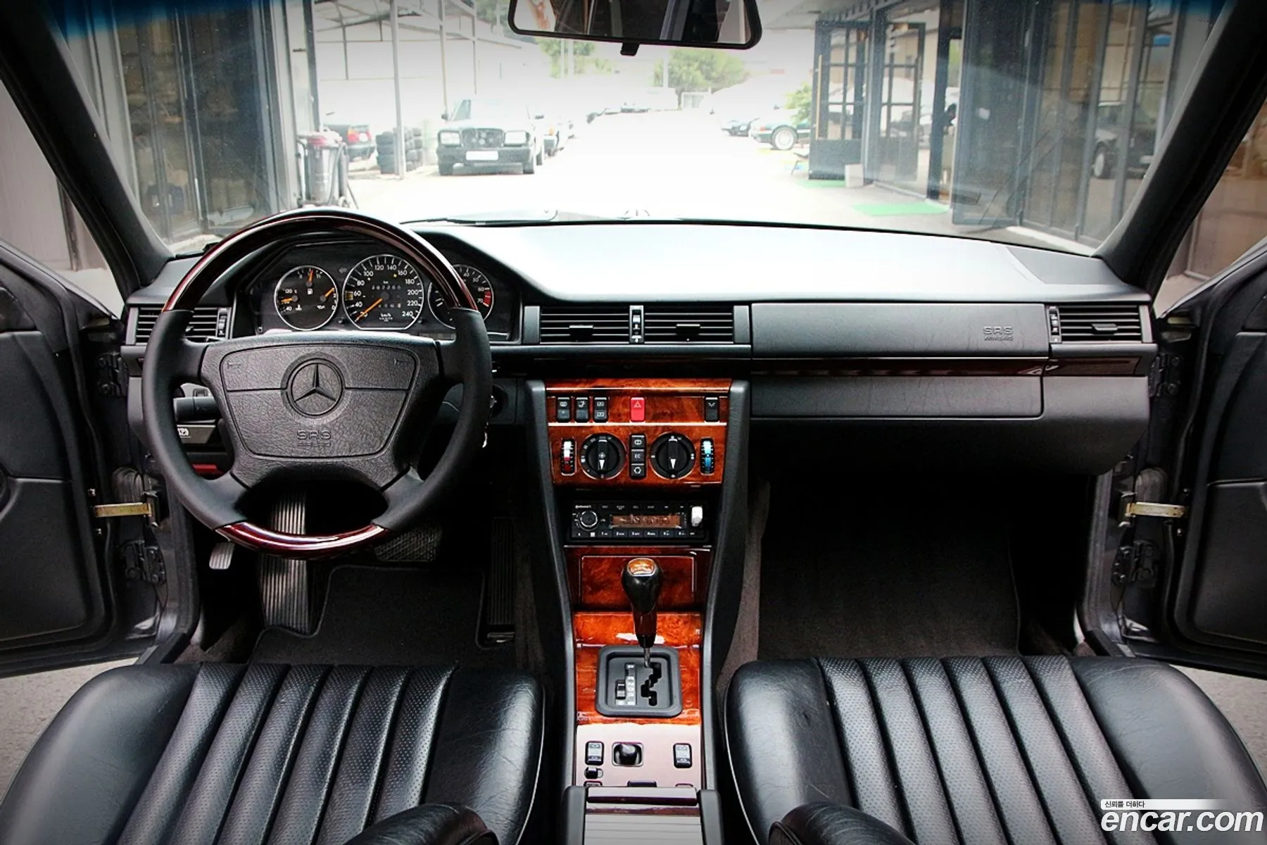 Mercedes-Benz E-Class W124 1995 — 13