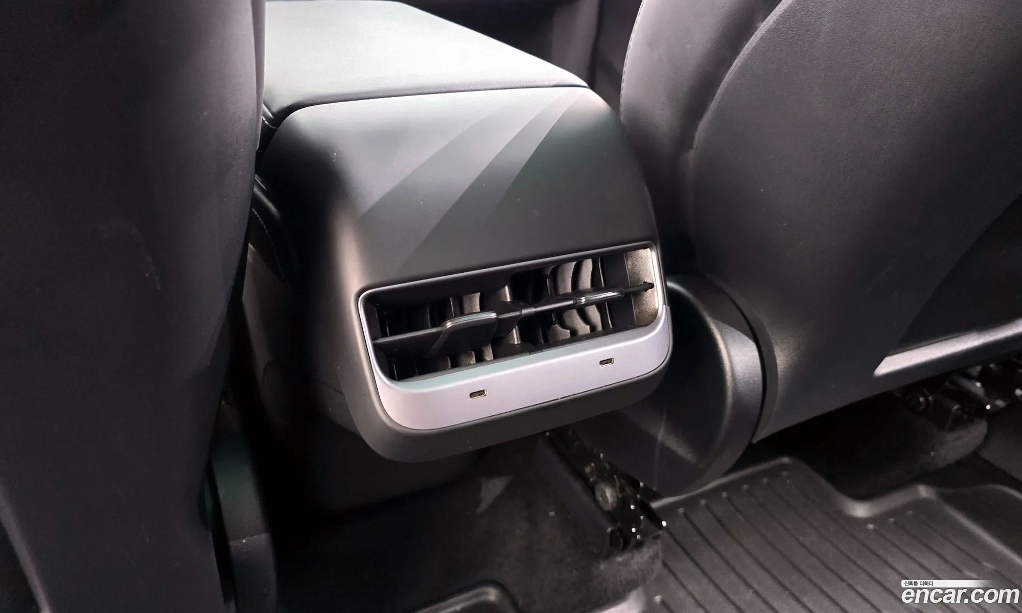 Tesla Model Y 2024 LRWYGCFS2RC416259 — 3