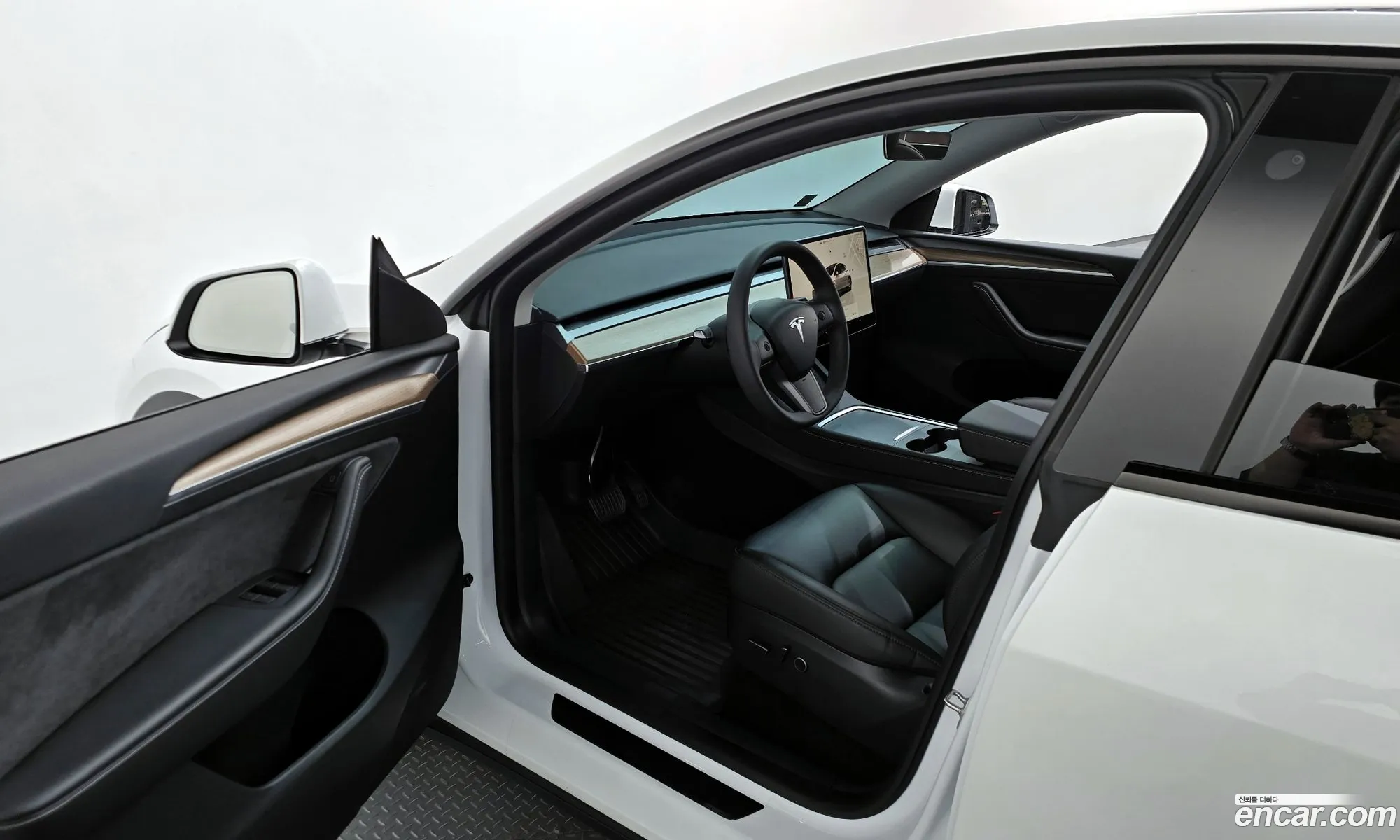 Tesla Model Y 2024 LRWYGCFS2RC416259 — 14