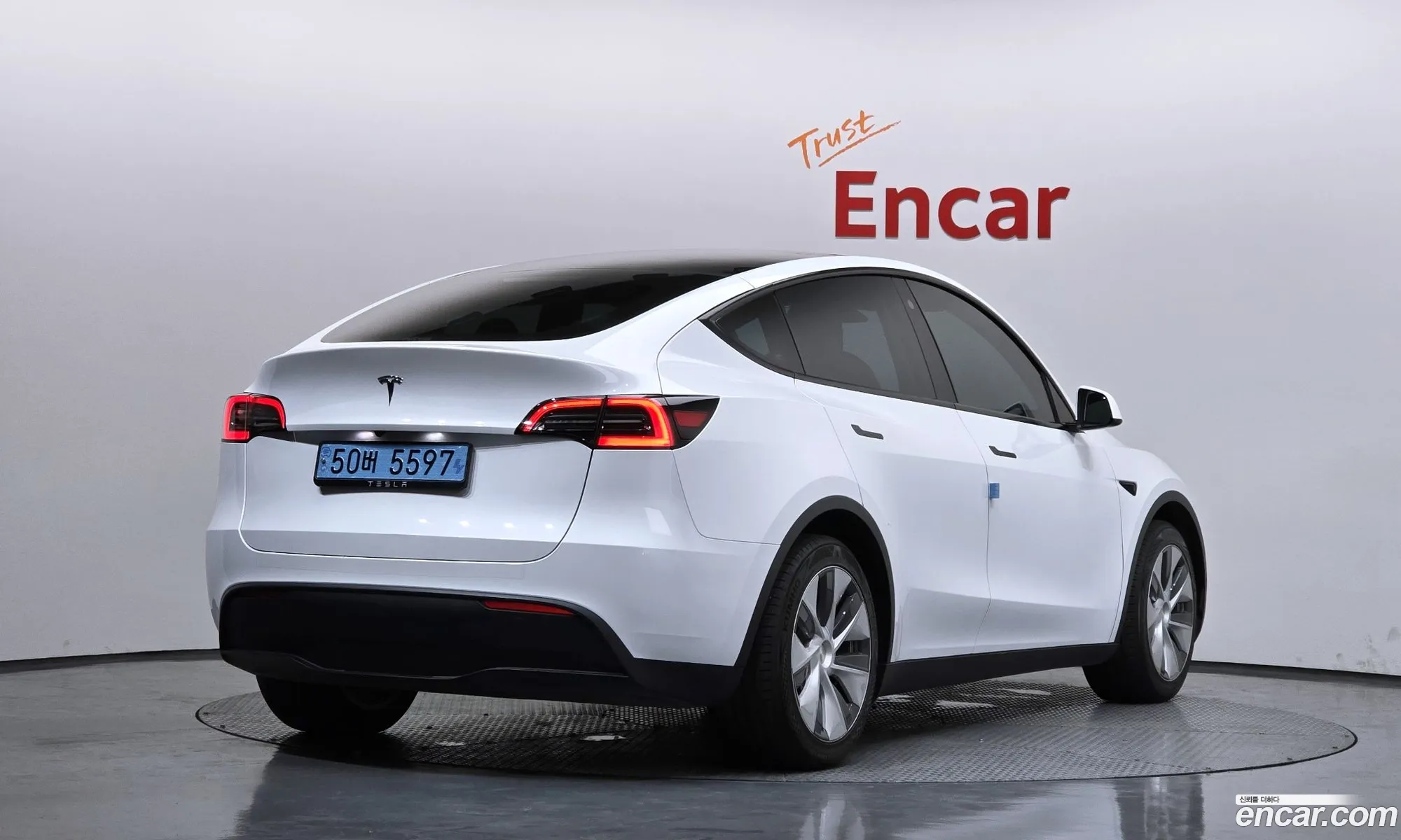 Tesla Model Y 2024 LRWYGCFS2RC416259 — 4