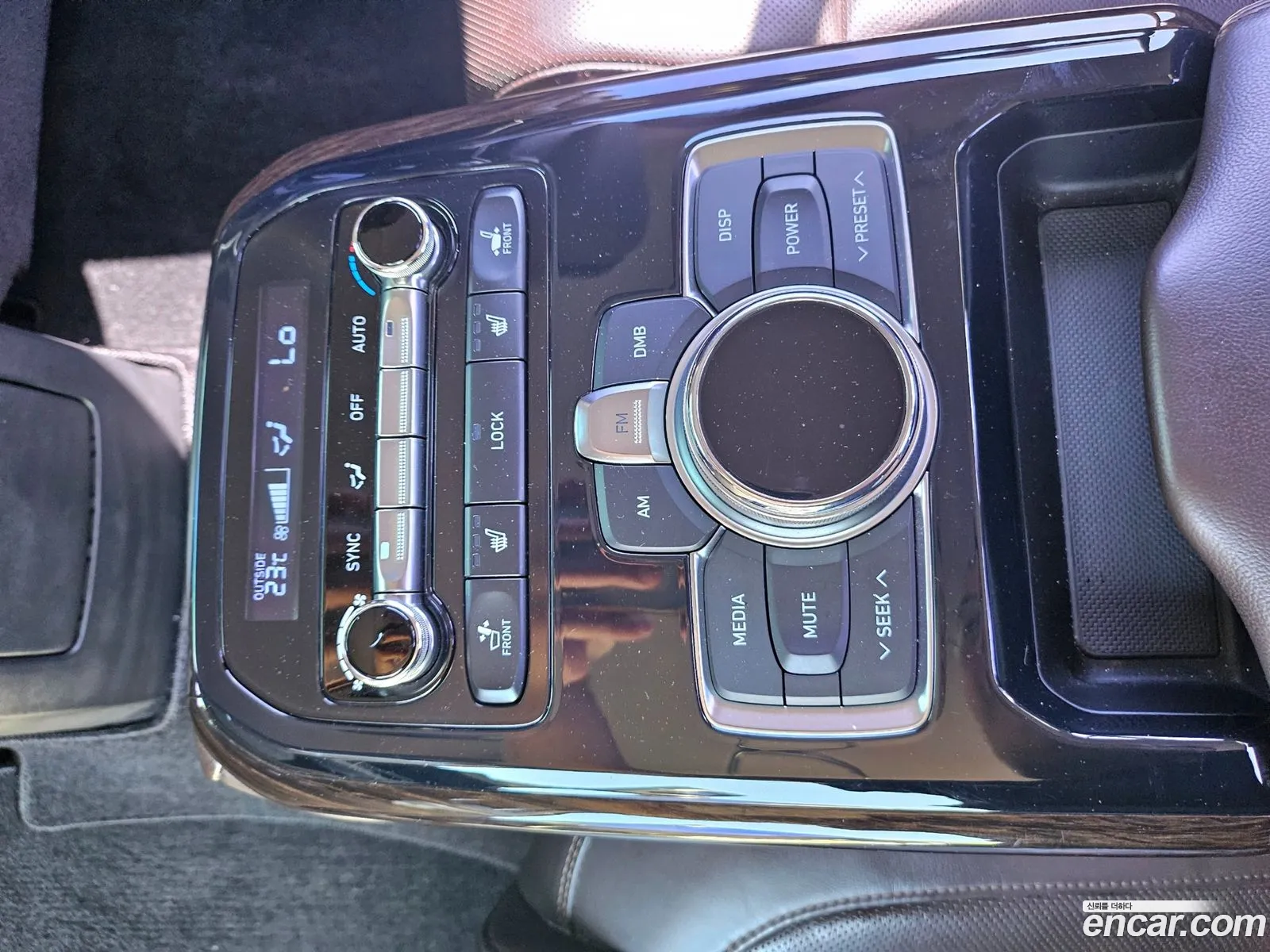 Genesis EQ900 2016 — 11