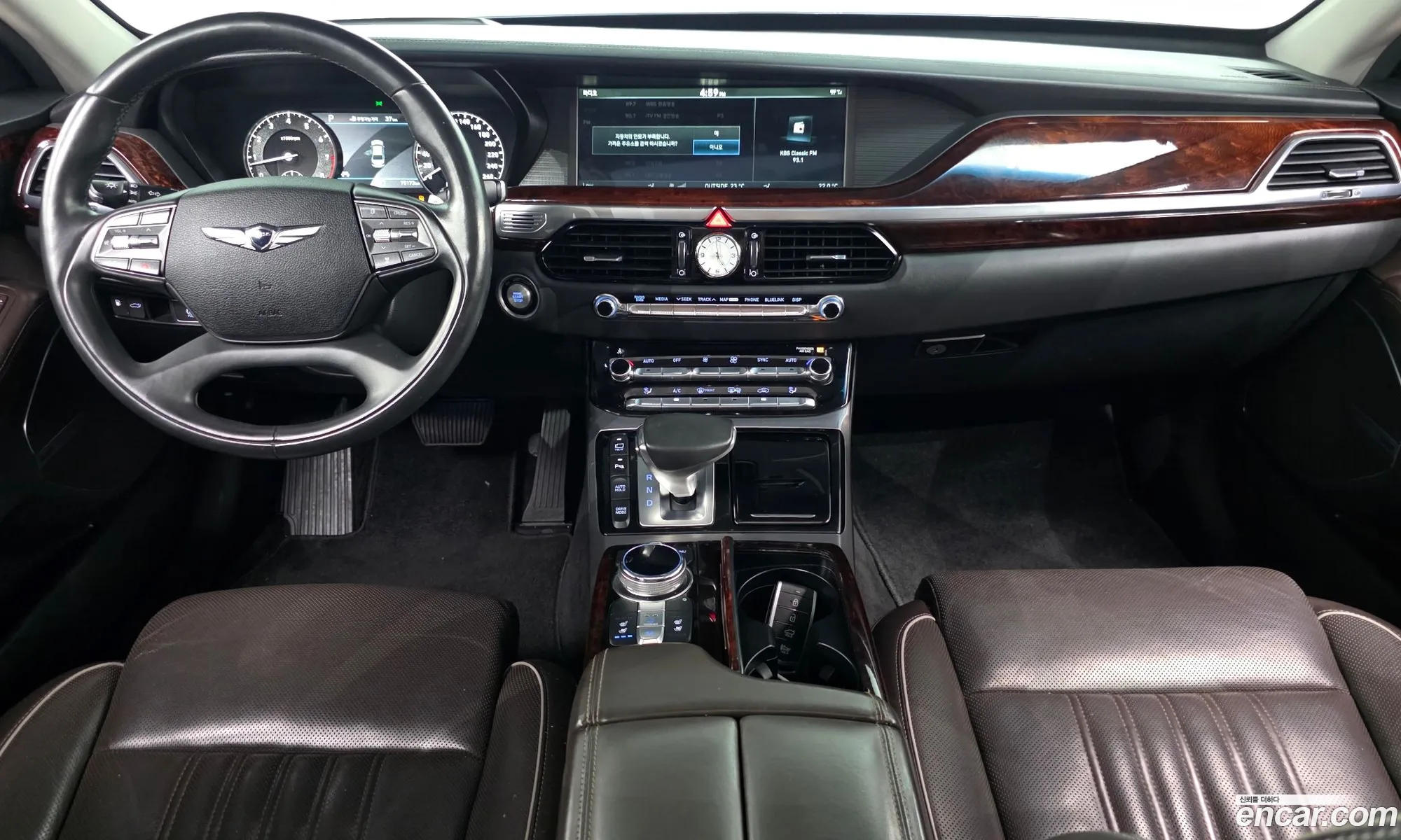 Genesis EQ900 2016 — 11