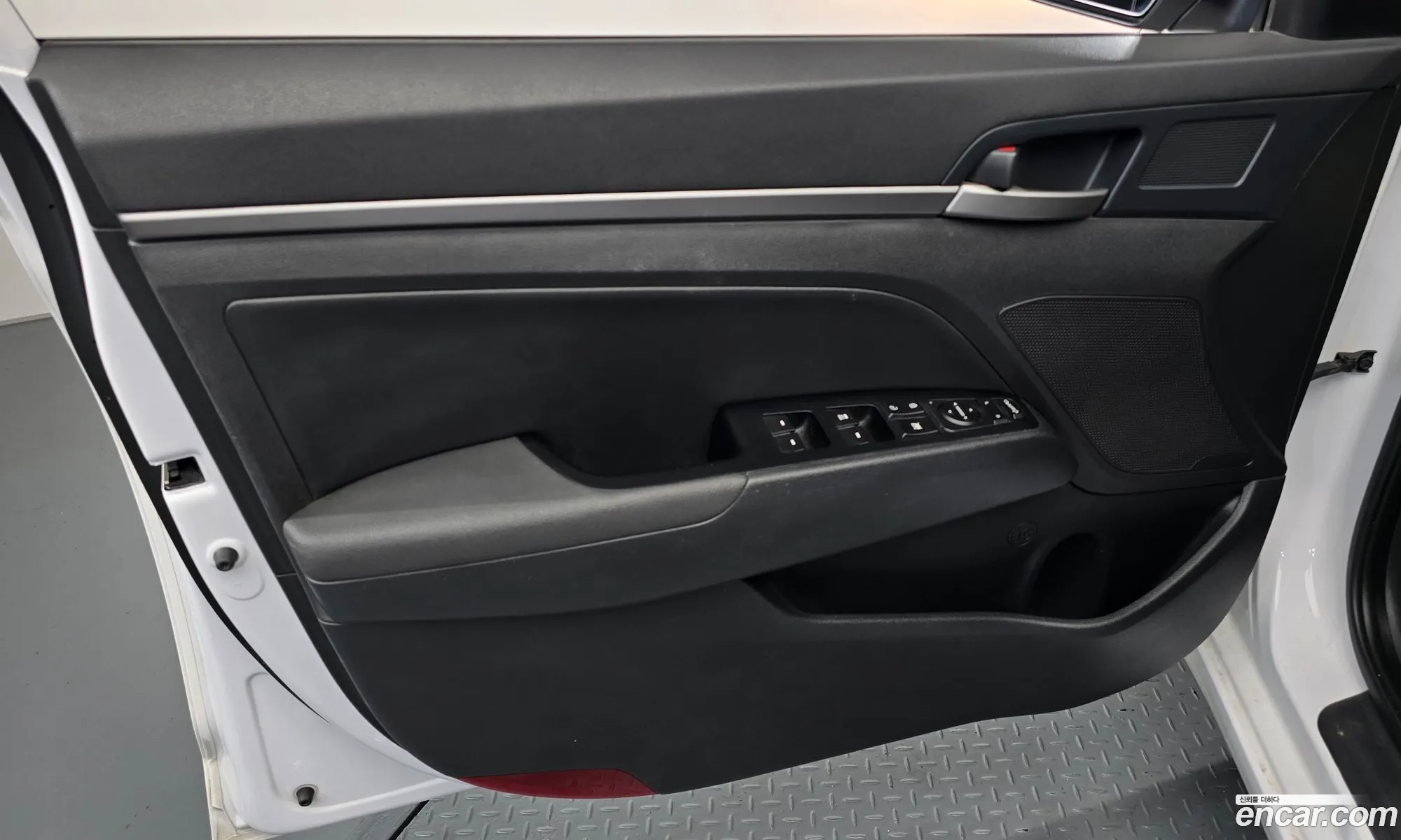Hyundai Elantra AD 2017 — 15