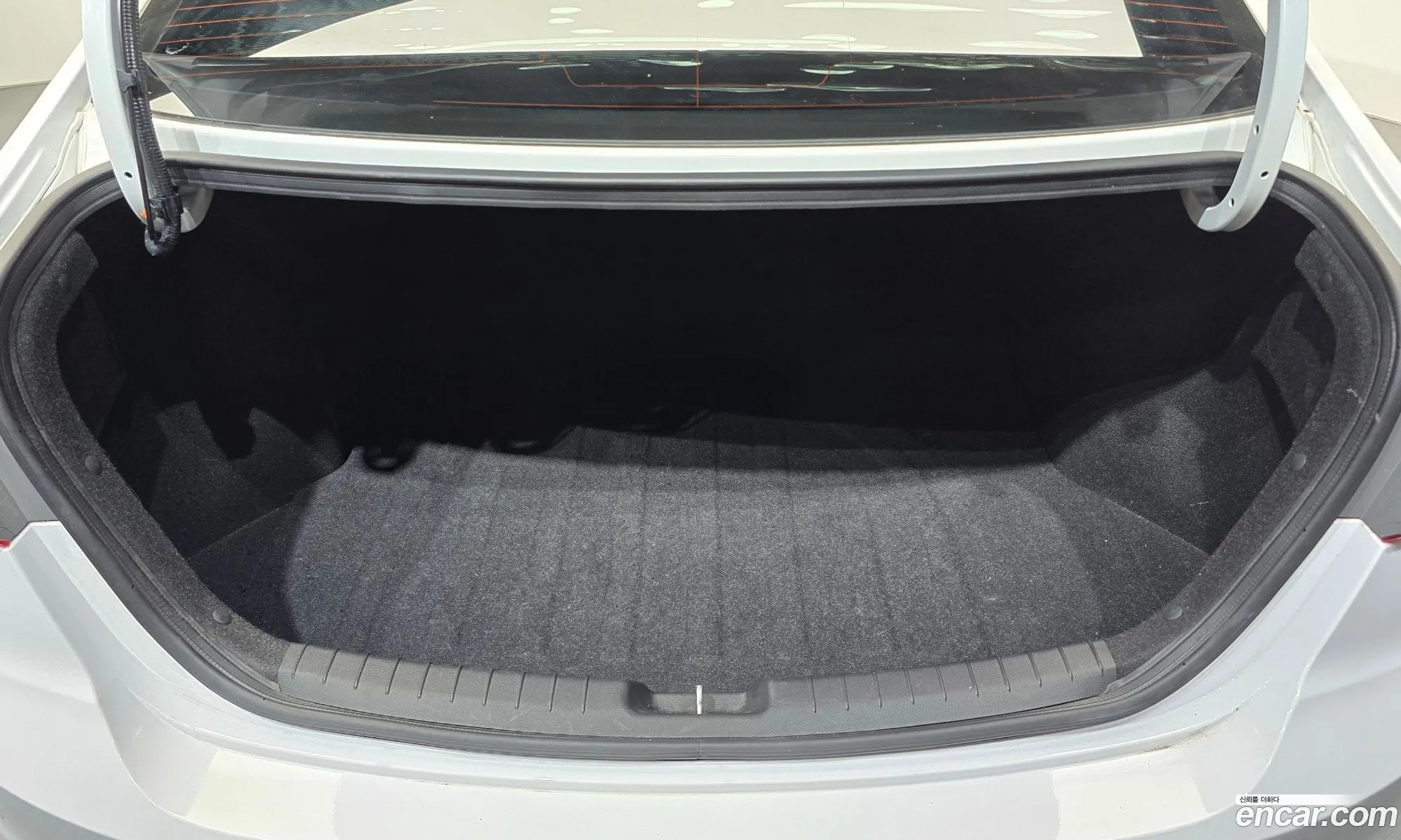 Hyundai Elantra AD 2017 — 17