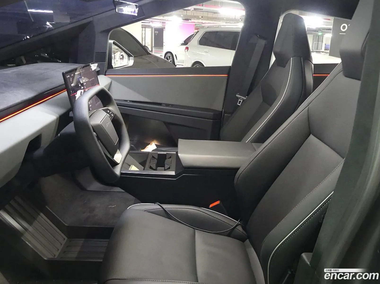 Tesla Cybertruck 2026 — 8