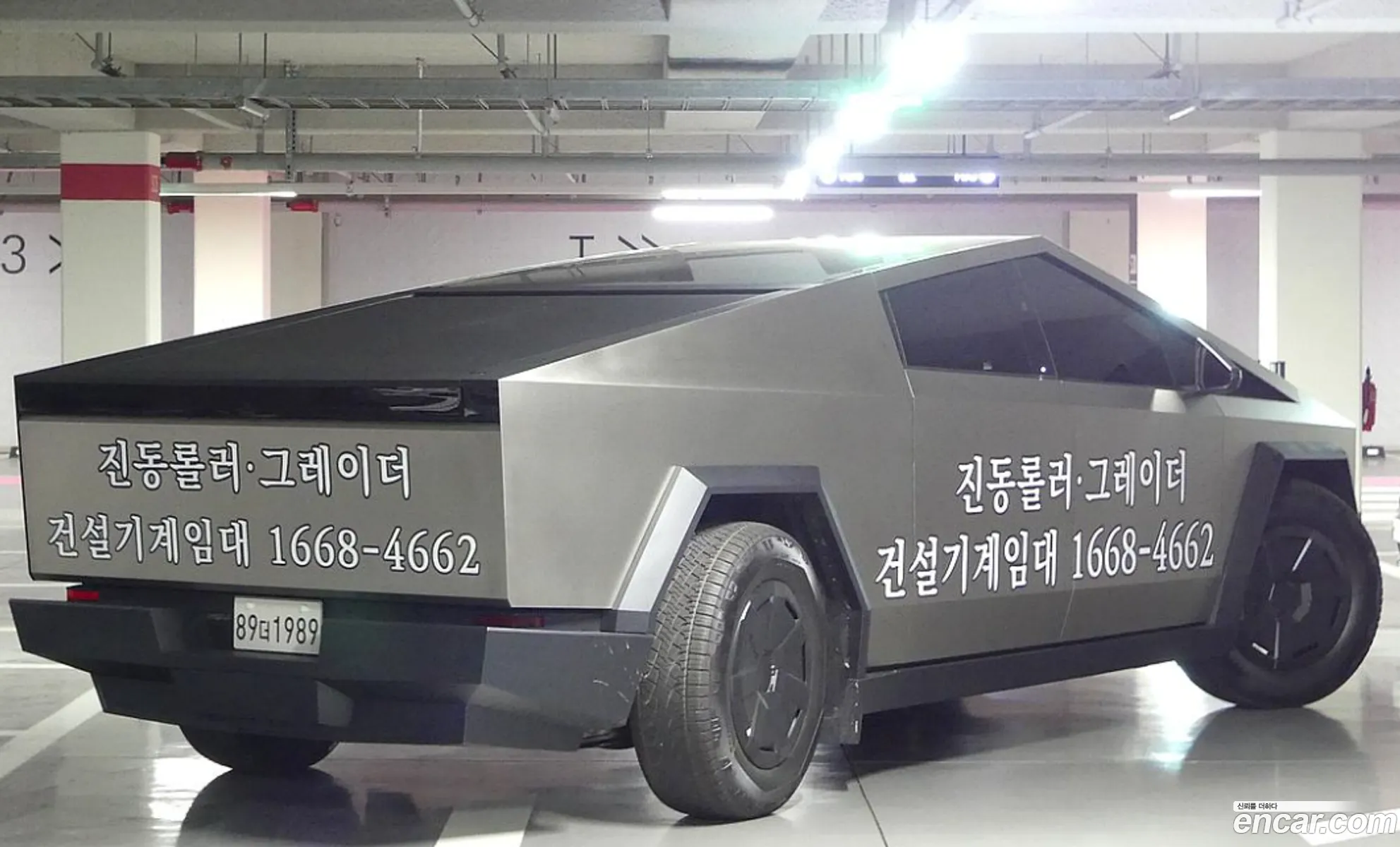 Tesla Cybertruck 2026 — 4