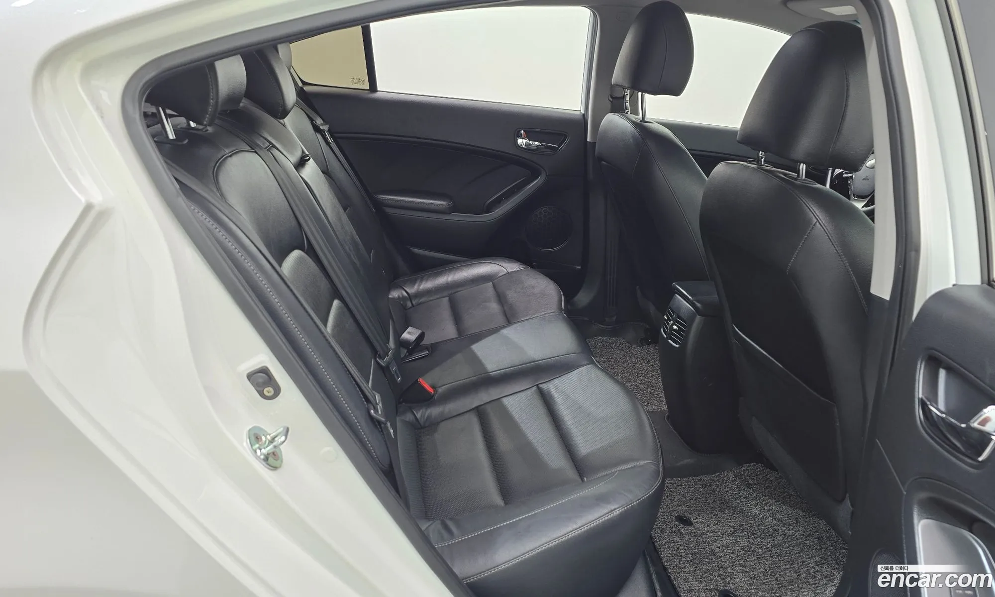 Kia K3 2016 — 32