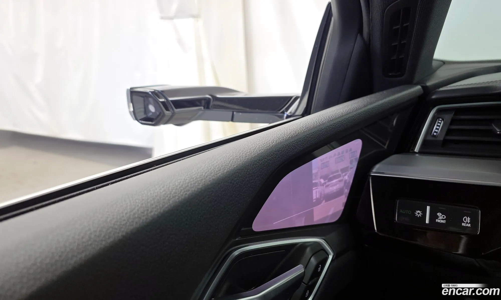 Audi e-tron 2021 WAUZZZGE8NB003272 — 3