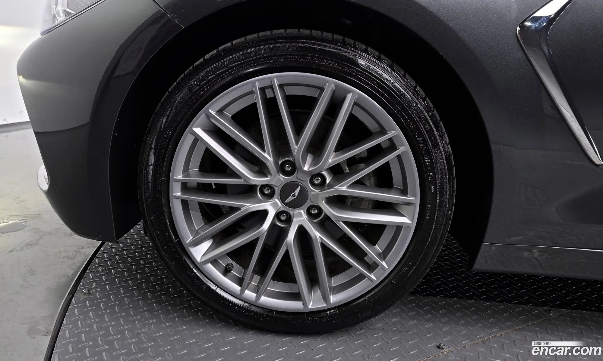 Genesis G70 2019 — 25