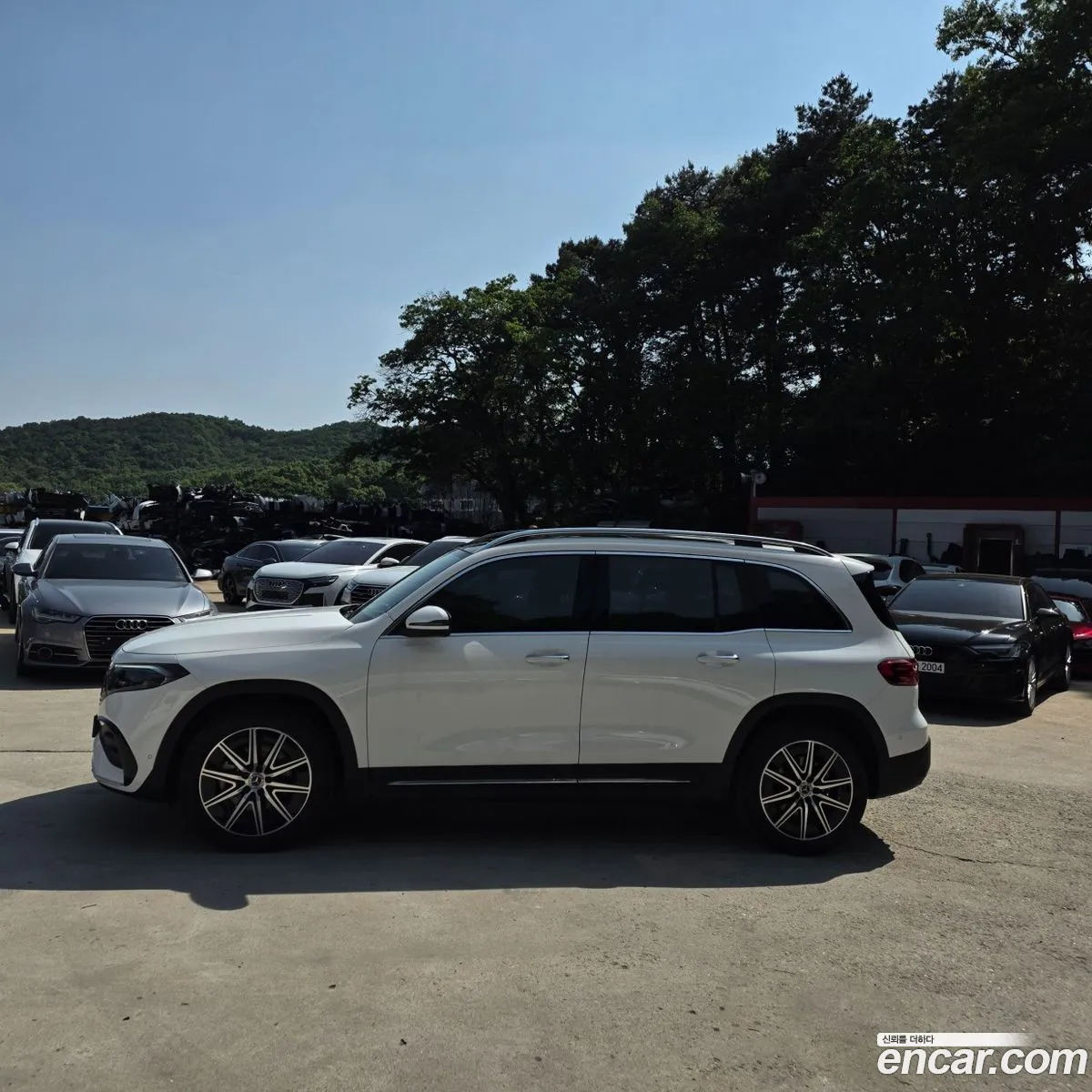 Mercedes-Benz EQB X243 2024 — 12