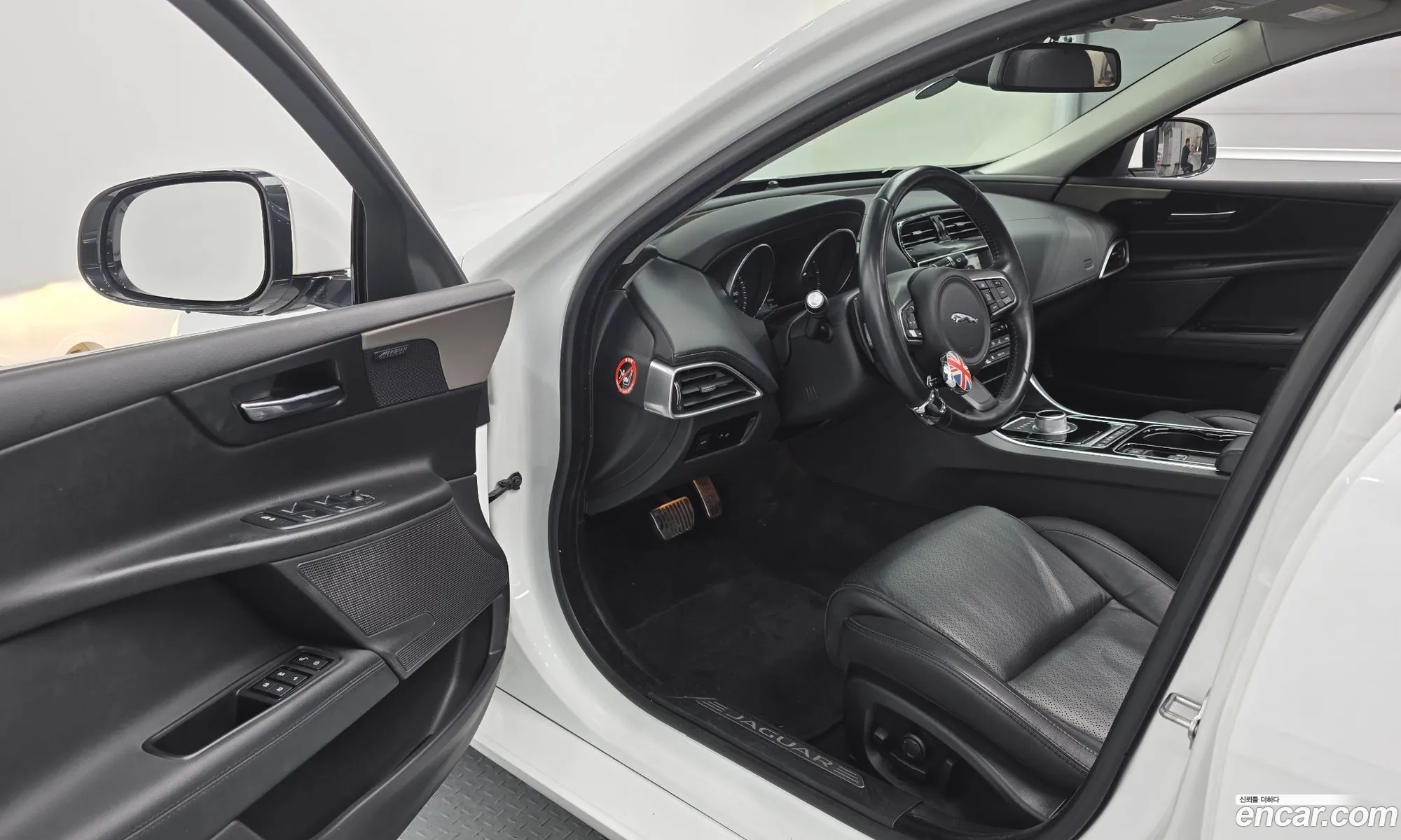 Jaguar XE 2016 SAJAB4BN7GA928683 — 10