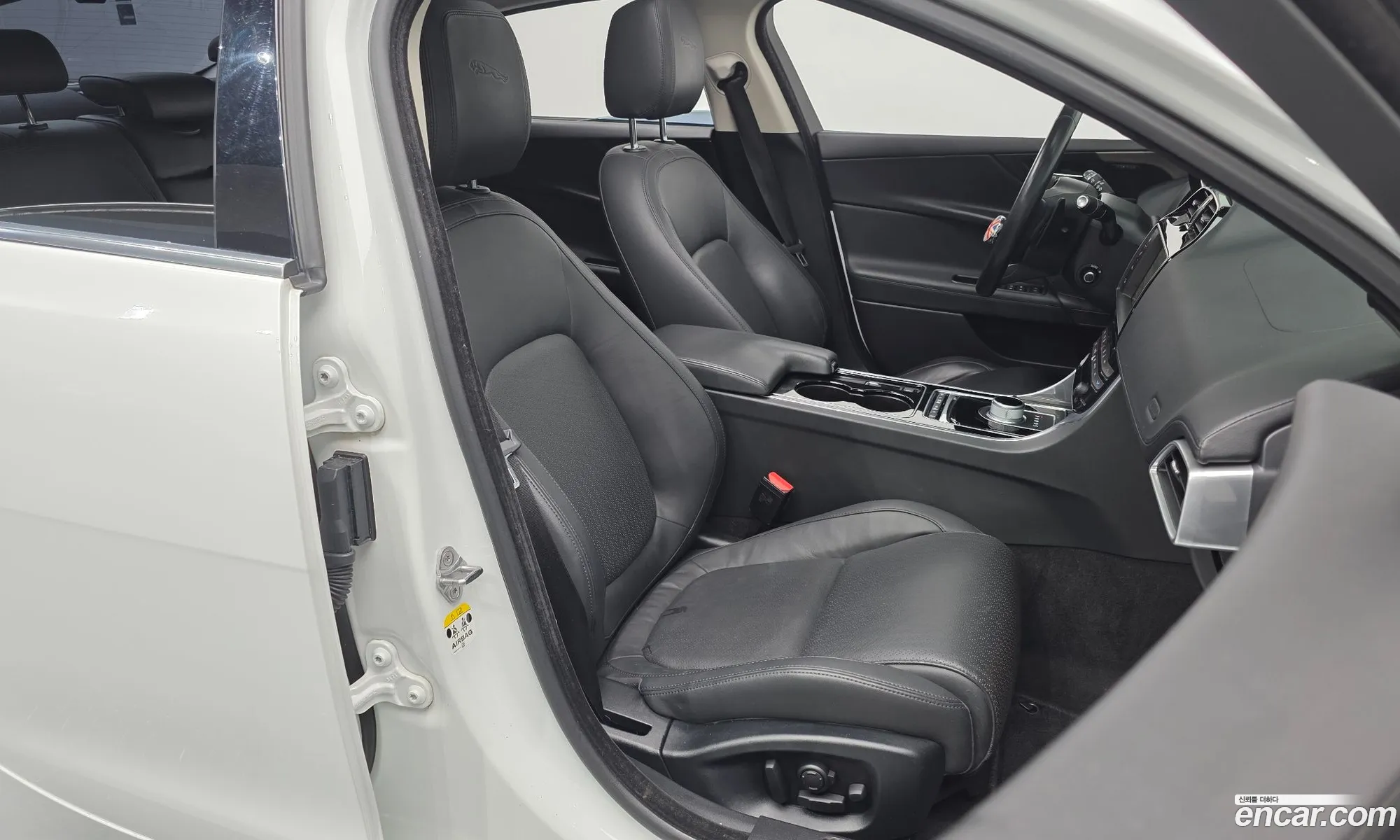 Jaguar XE 2016 SAJAB4BN7GA928683 — 12