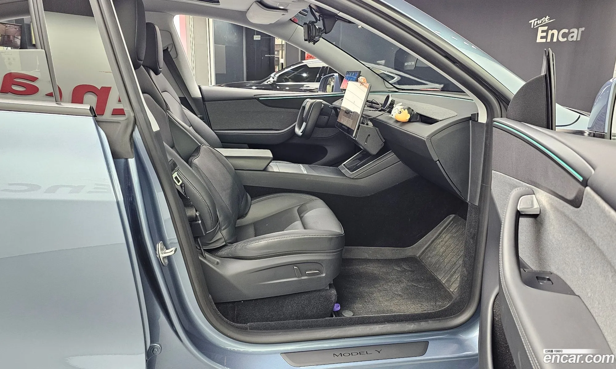 Tesla Model Y 2025 — 18