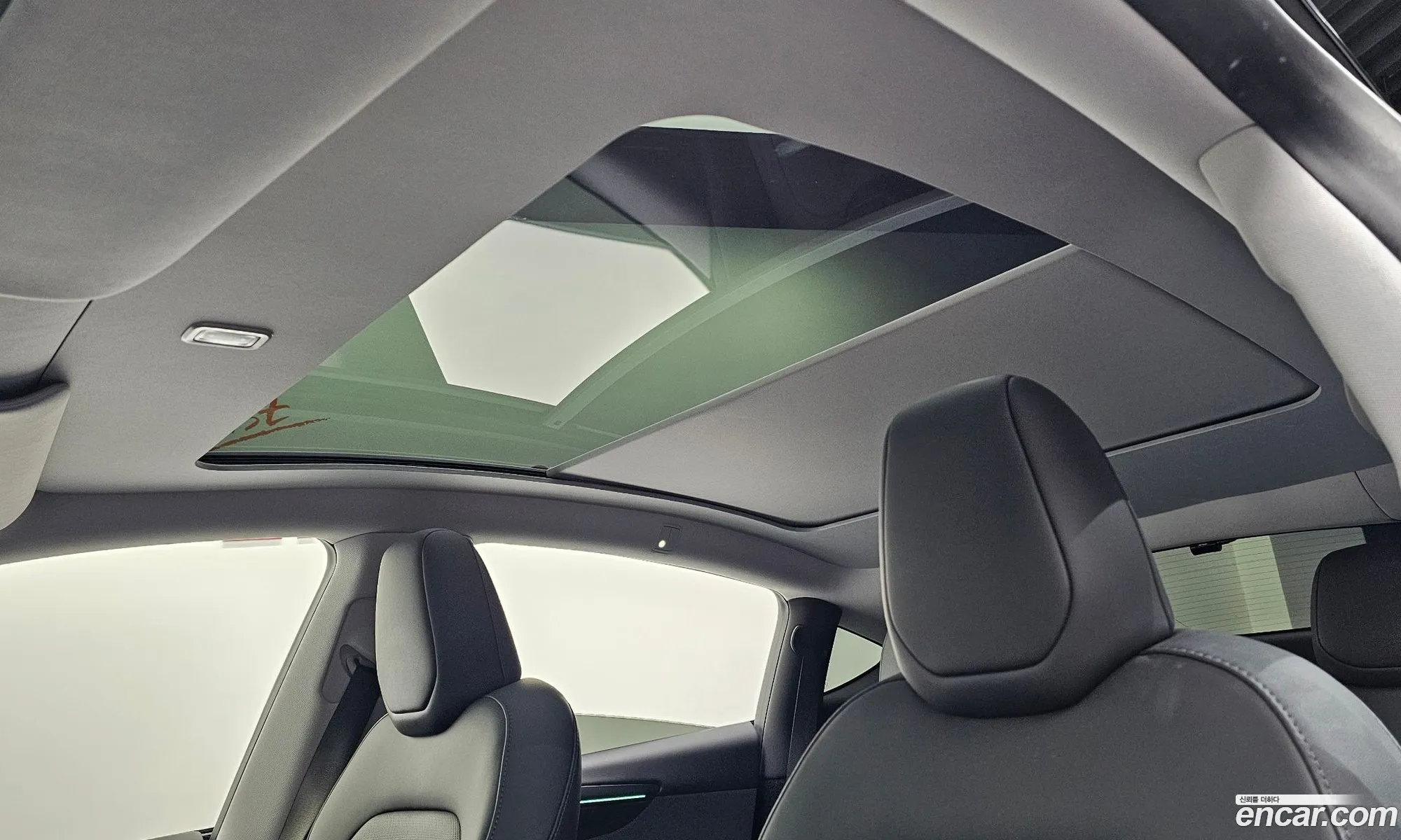 Tesla Model Y 2025 — 9