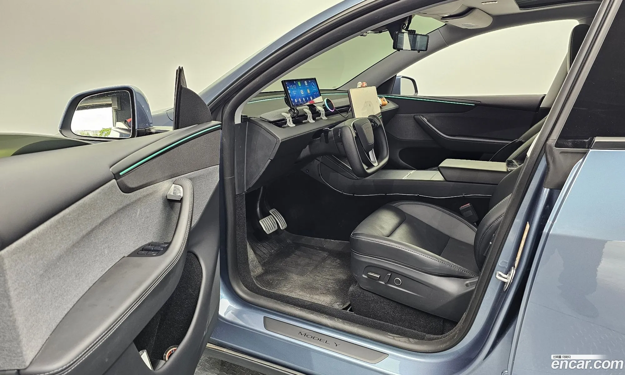 Tesla Model Y 2025 — 12