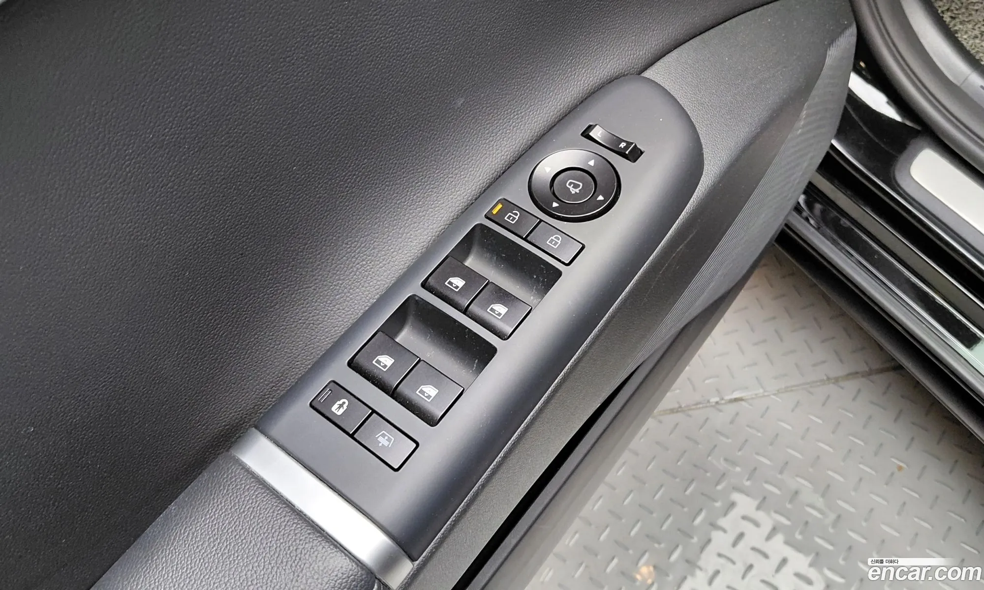 Hyundai Grandeur Hybrid 2023 — 28