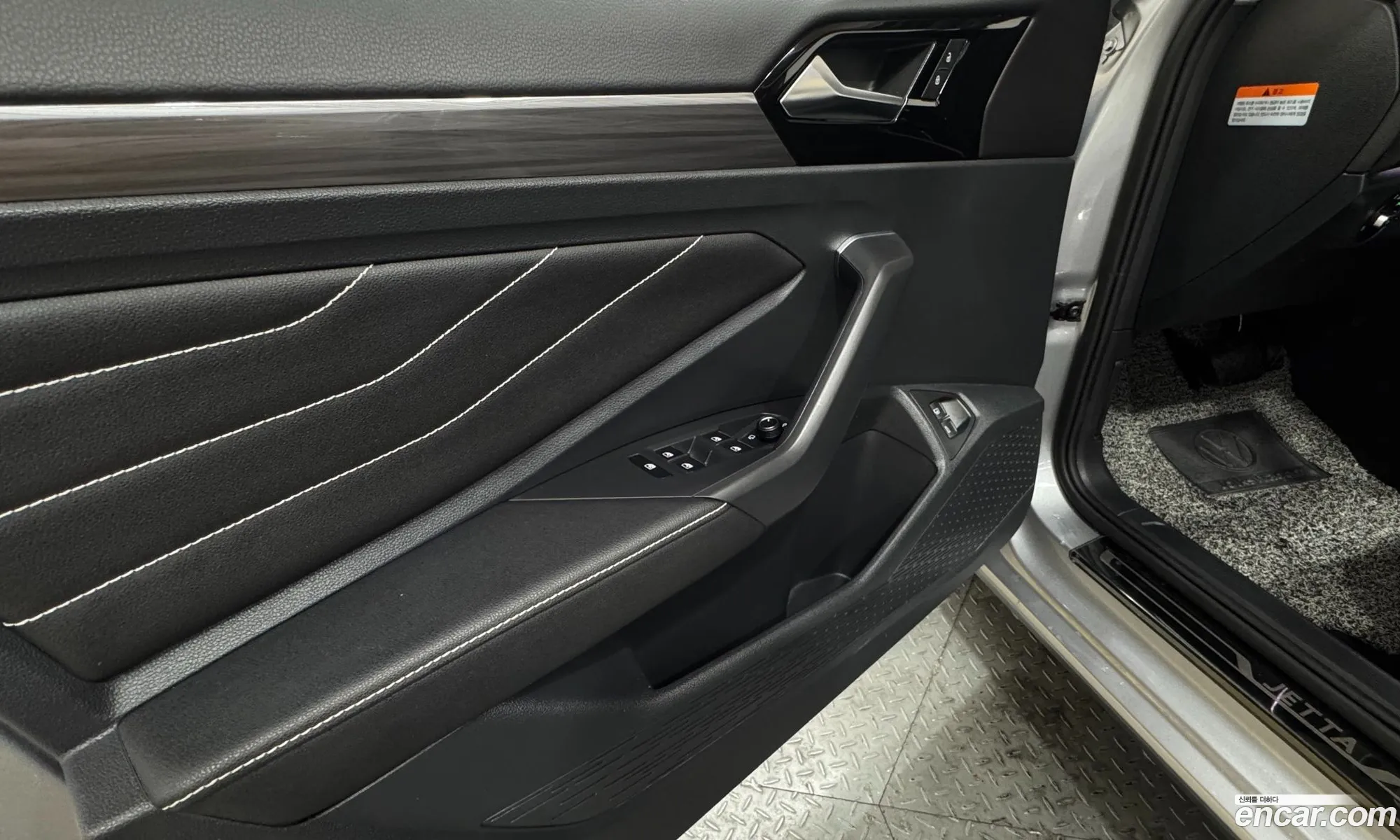 Volkswagen Jetta 7th Gen 2023 — 4