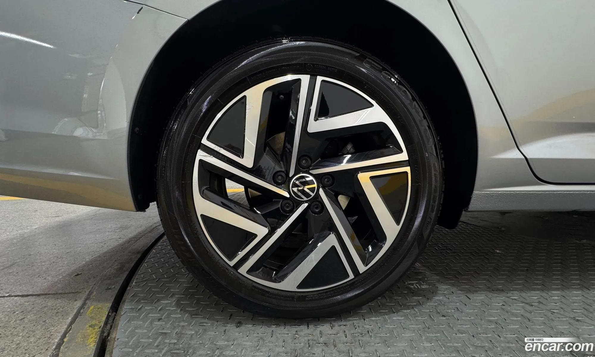 Volkswagen Jetta 7th Gen 2023 — 19