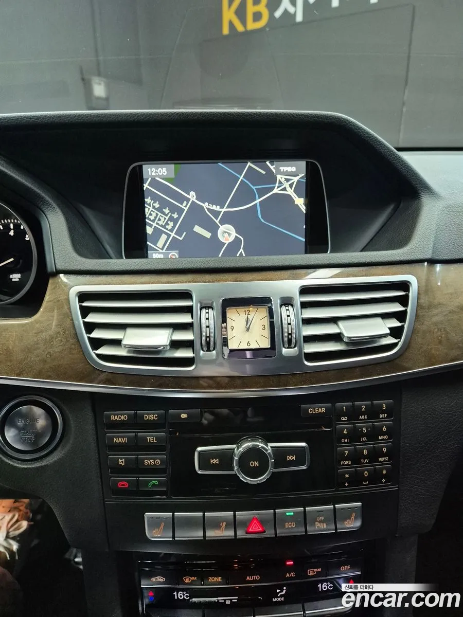 Mercedes-Benz E-Class W212 2013 — 9