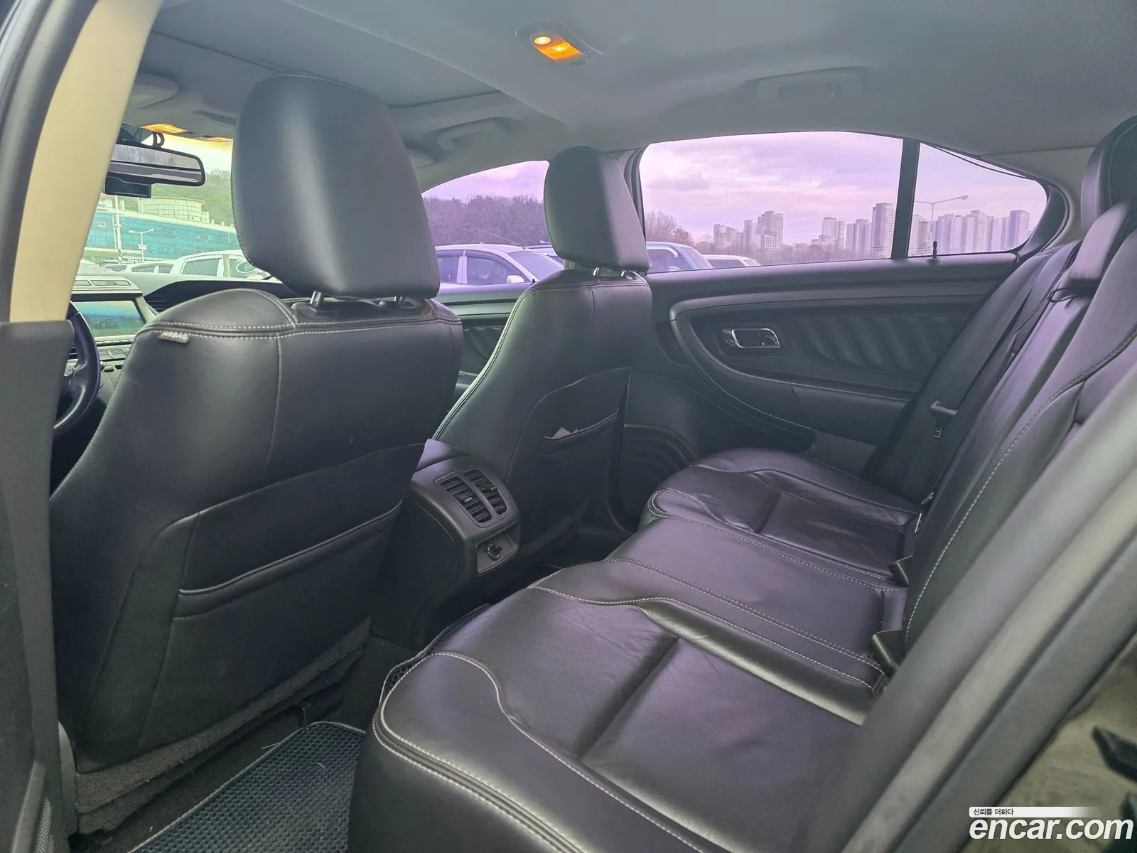 Ford Taurus 2010 — 8