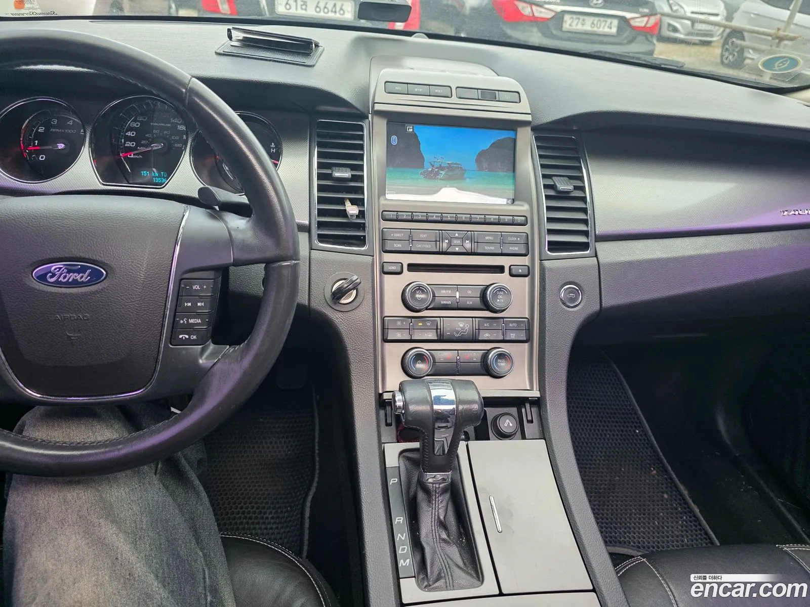Ford Taurus 2010 — 12