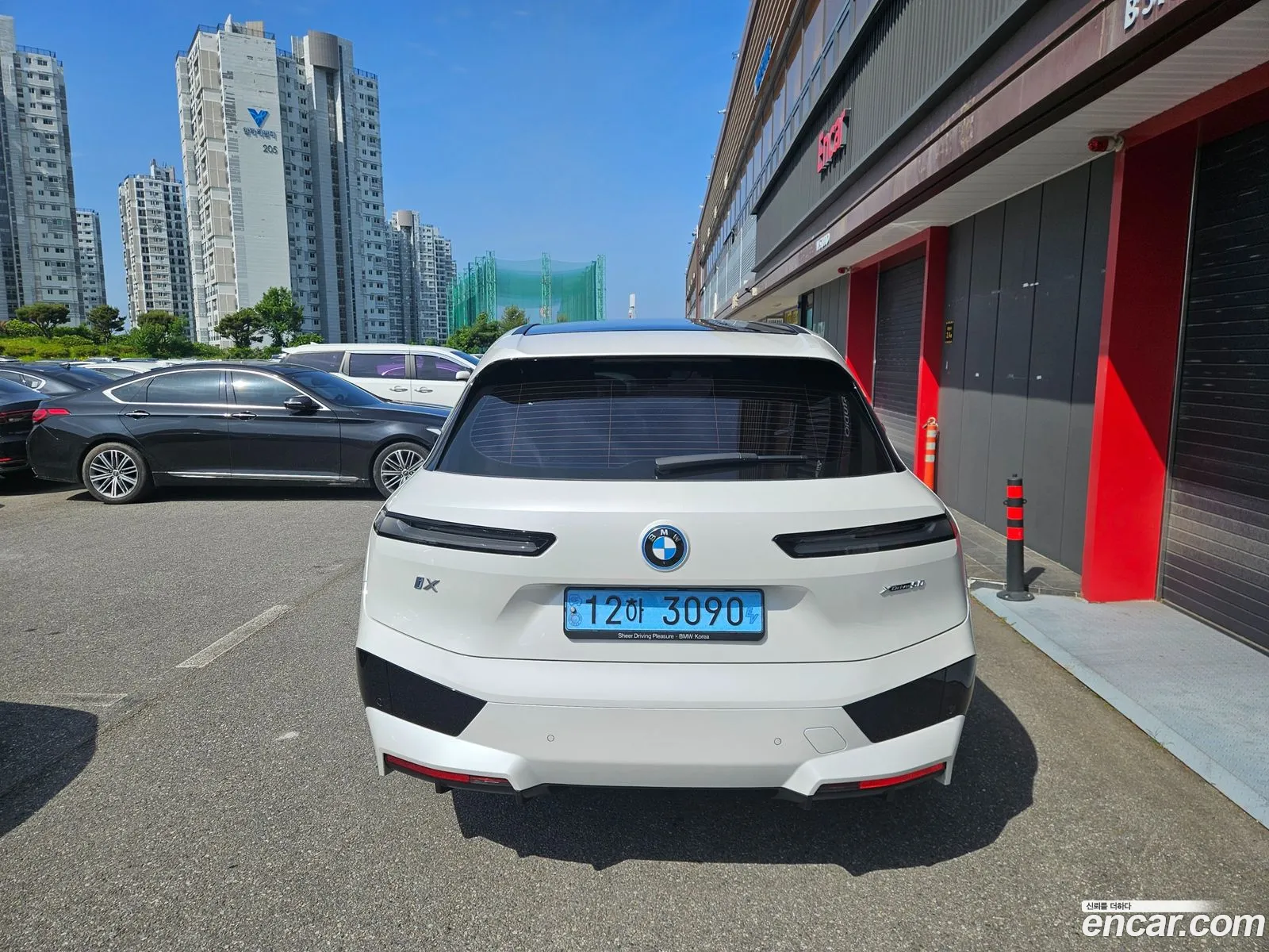 BMW iX 2023 — 12