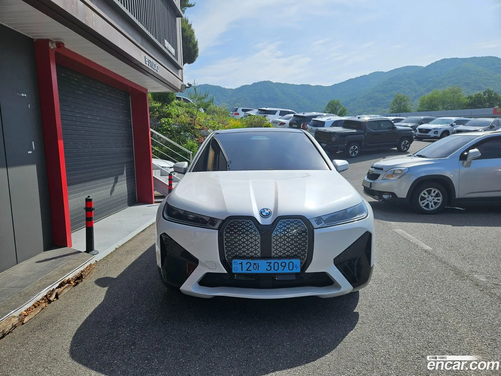BMW iX 2023 — 11