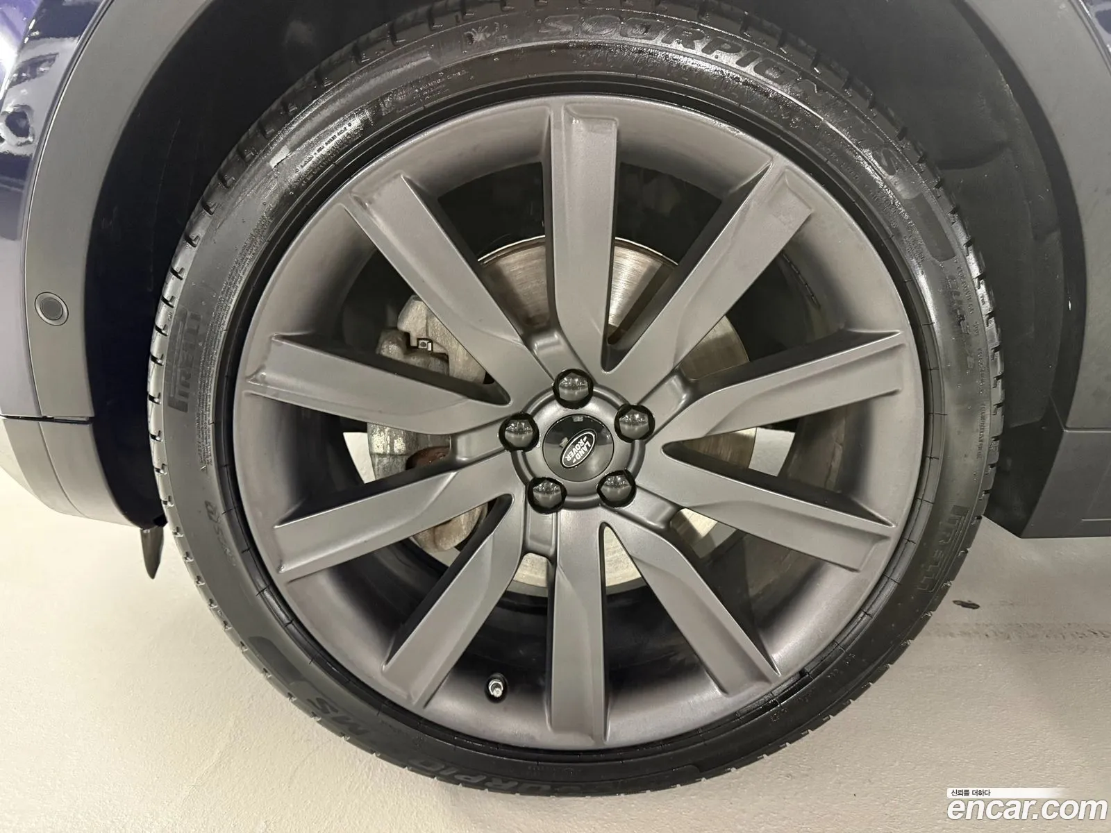 Jaguar E-Pace 2018 — 18