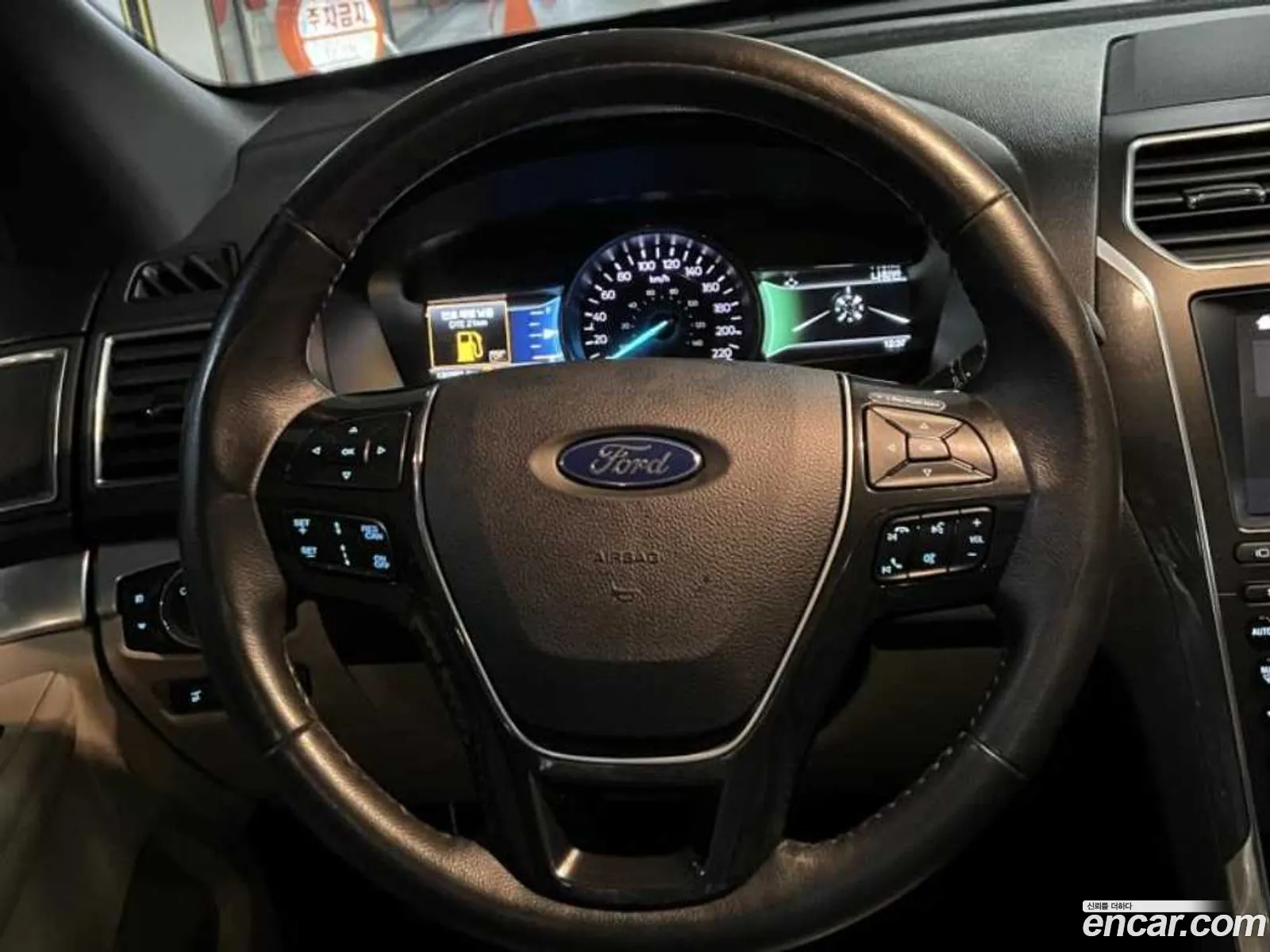 Ford Explorer 2019 — 17