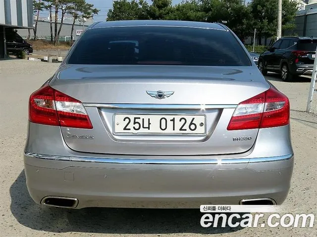 Hyundai Genesis 2011 — 3