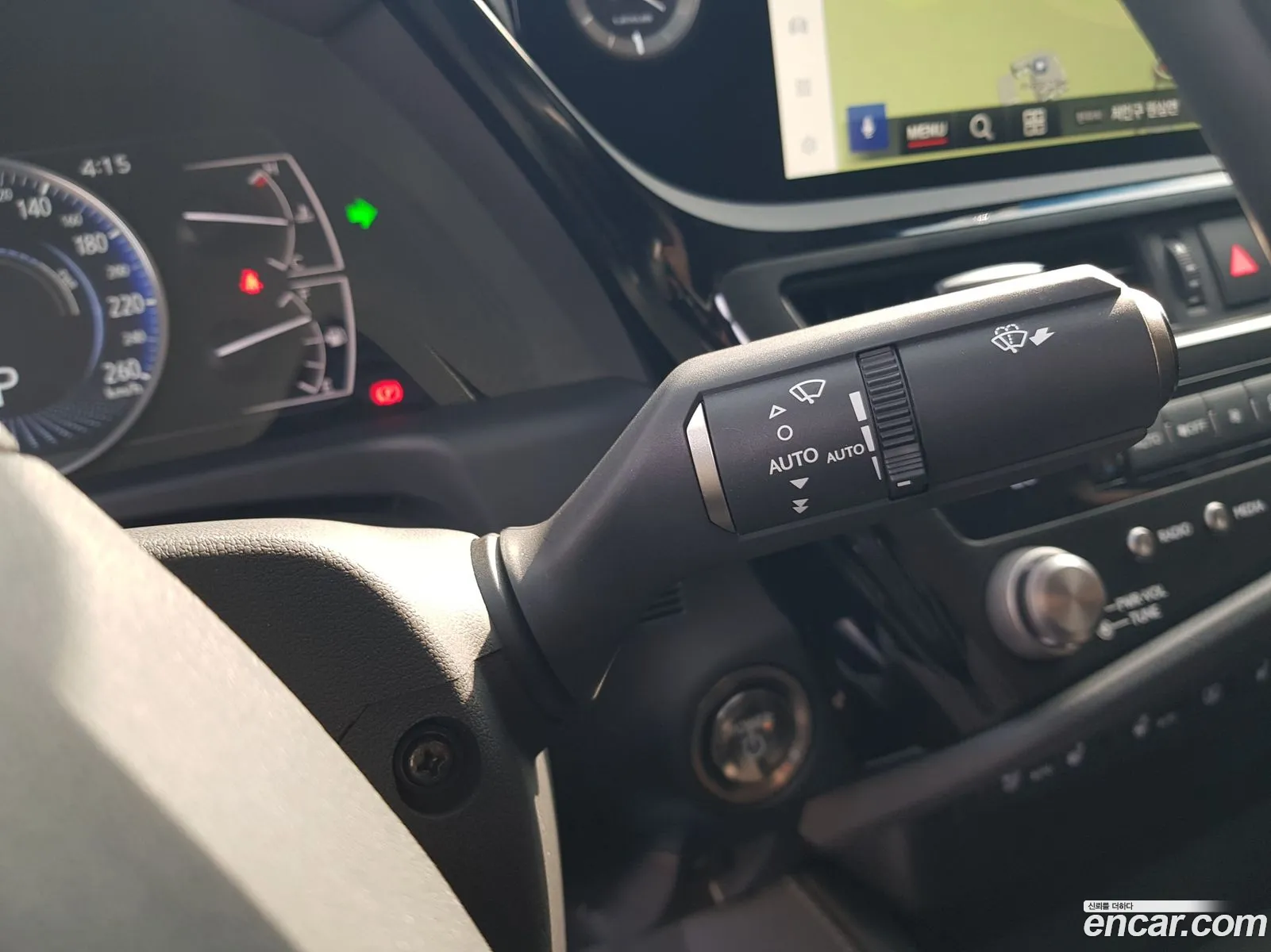 Lexus ES300h 7th Gen 2025 — 10